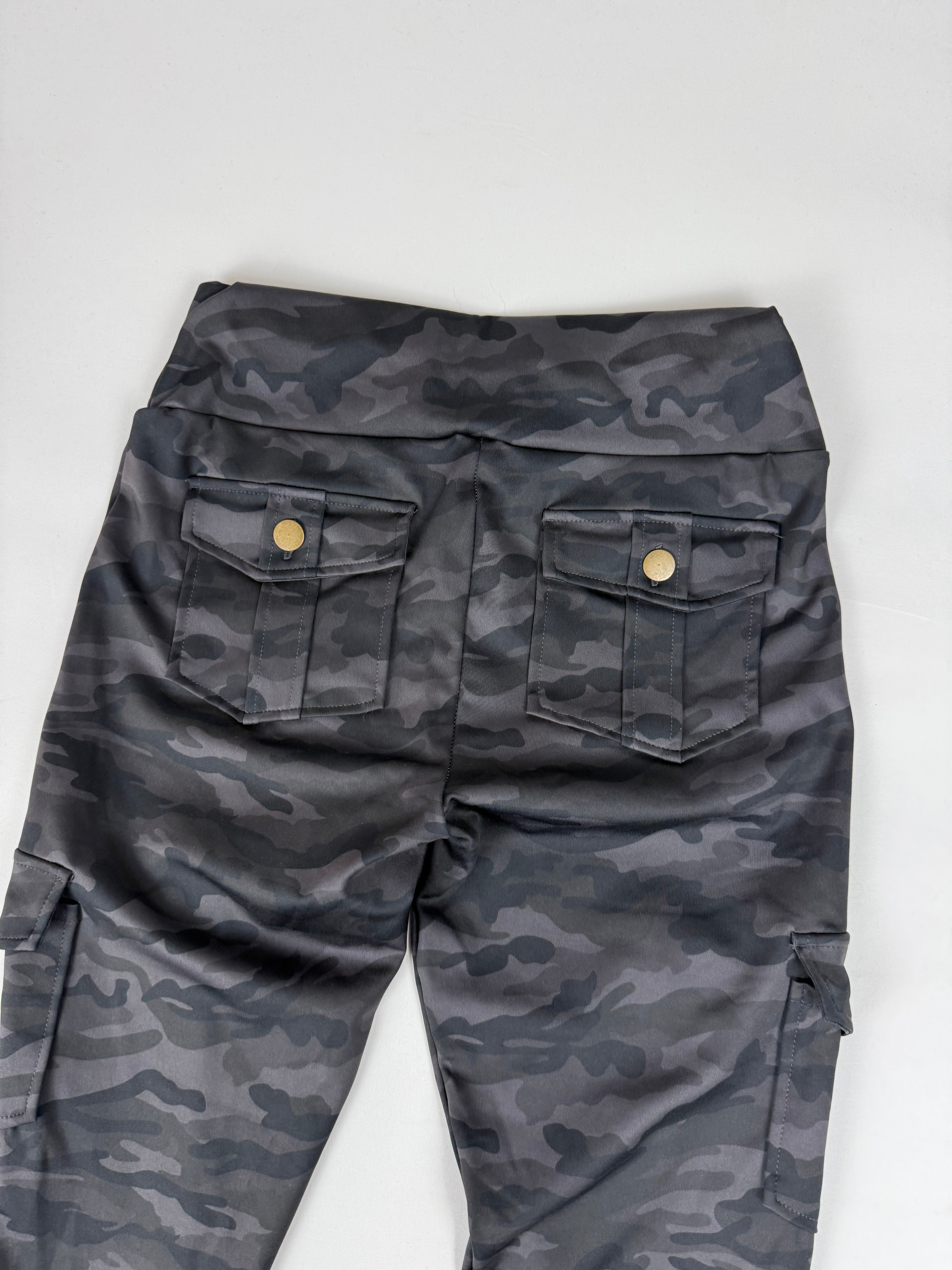 Grey camo capri pants (S)
