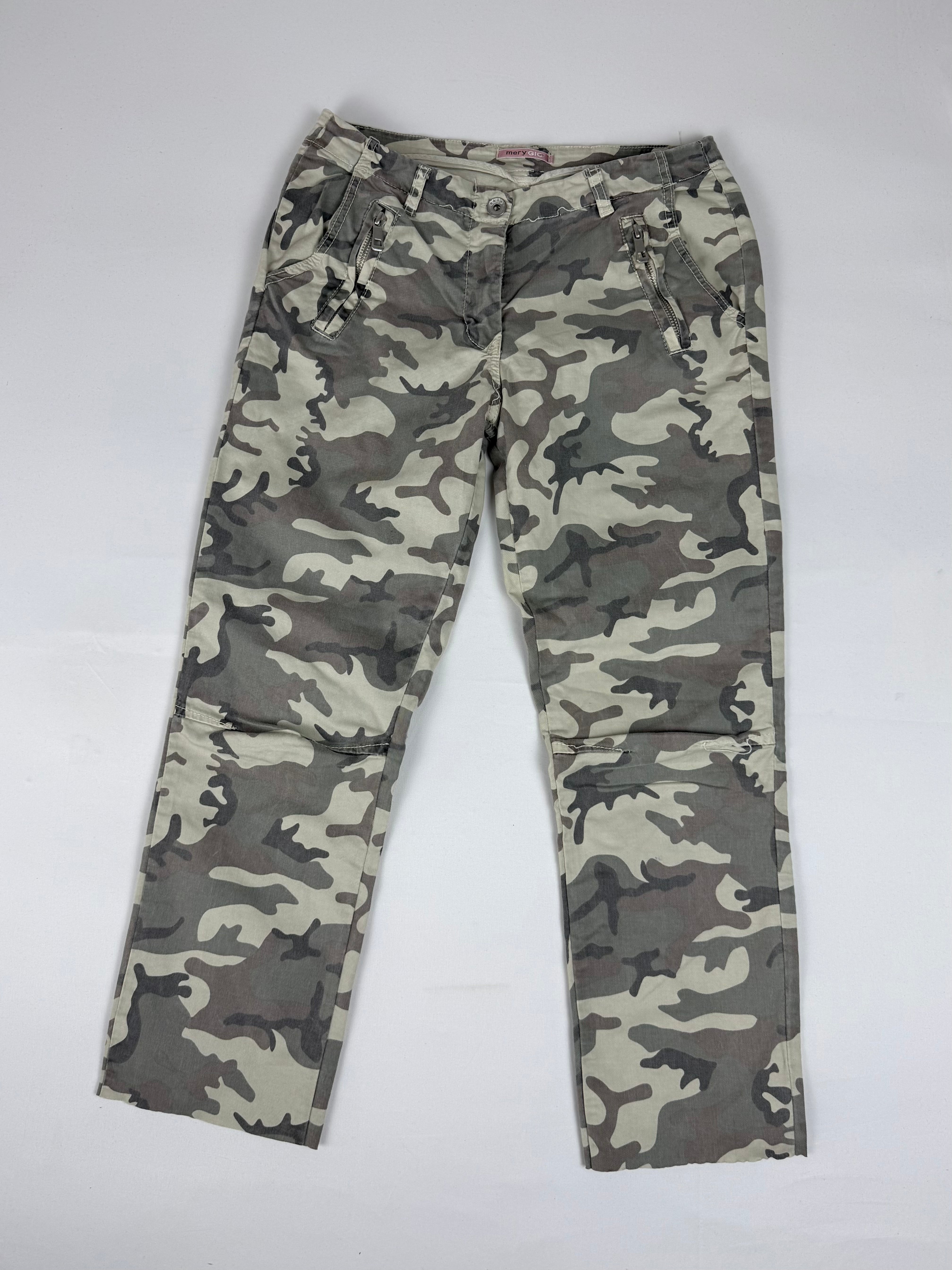 Khaki camo print low rise capri pants (S)