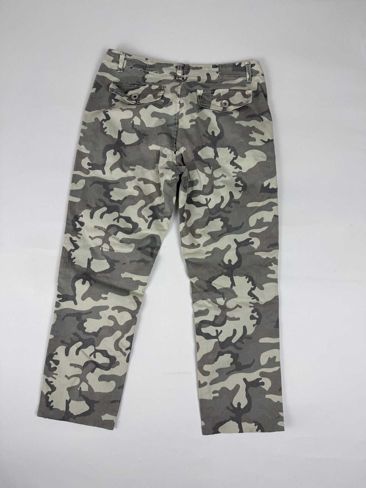 Khaki camo print low rise capri pants (S)