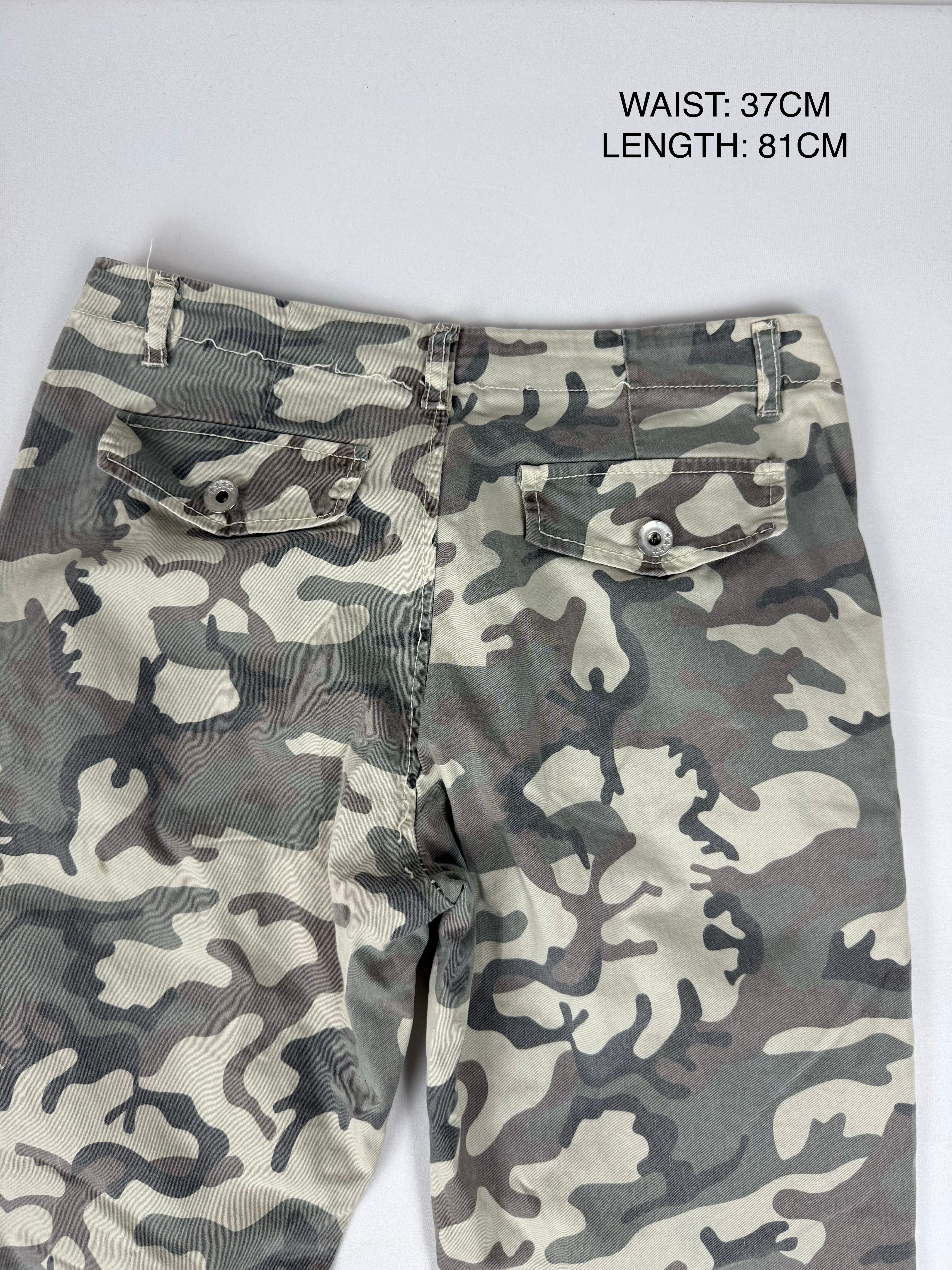 Khaki camo print low rise capri pants (S)
