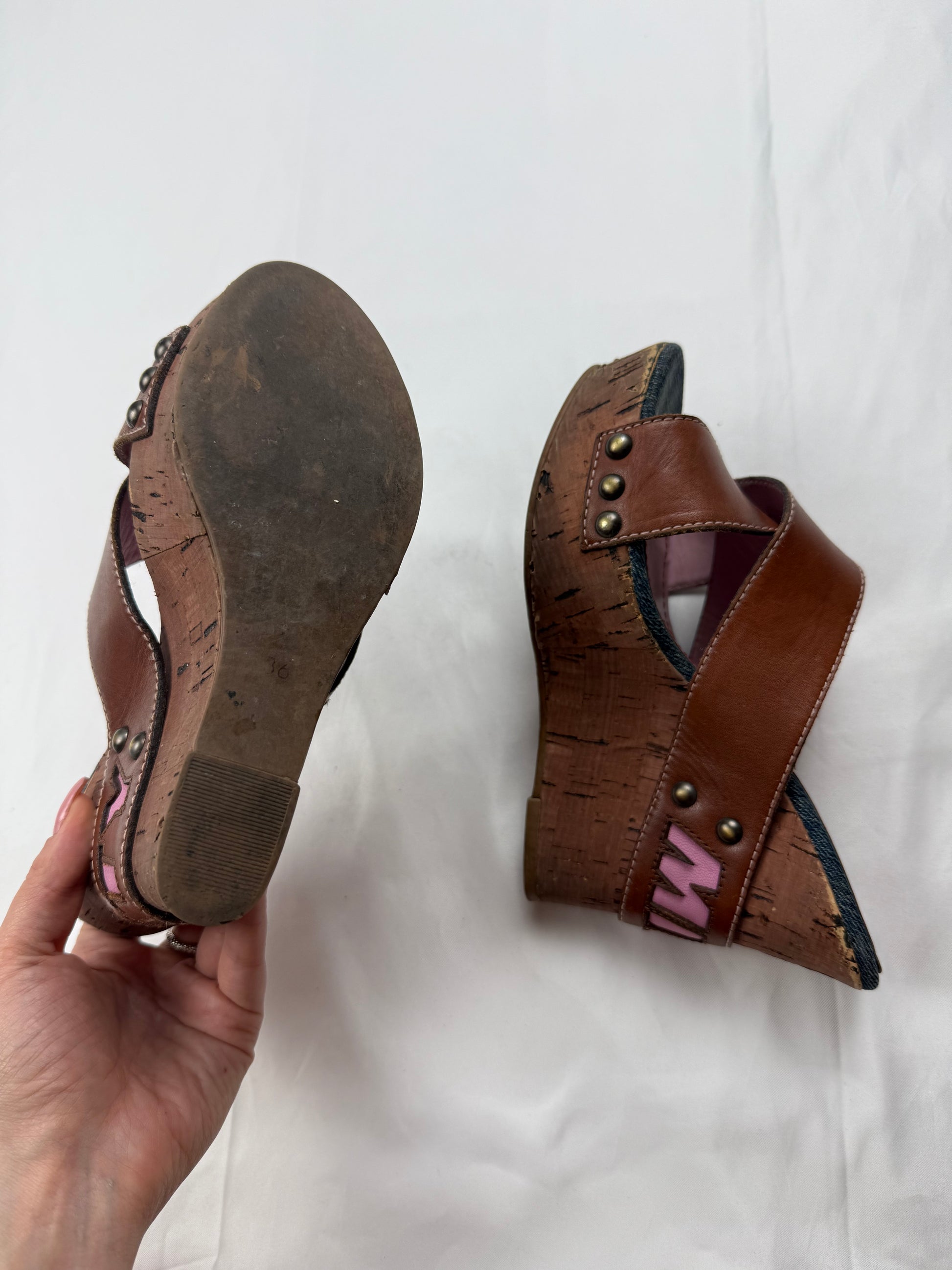 Pink wood logo mules heels (36)