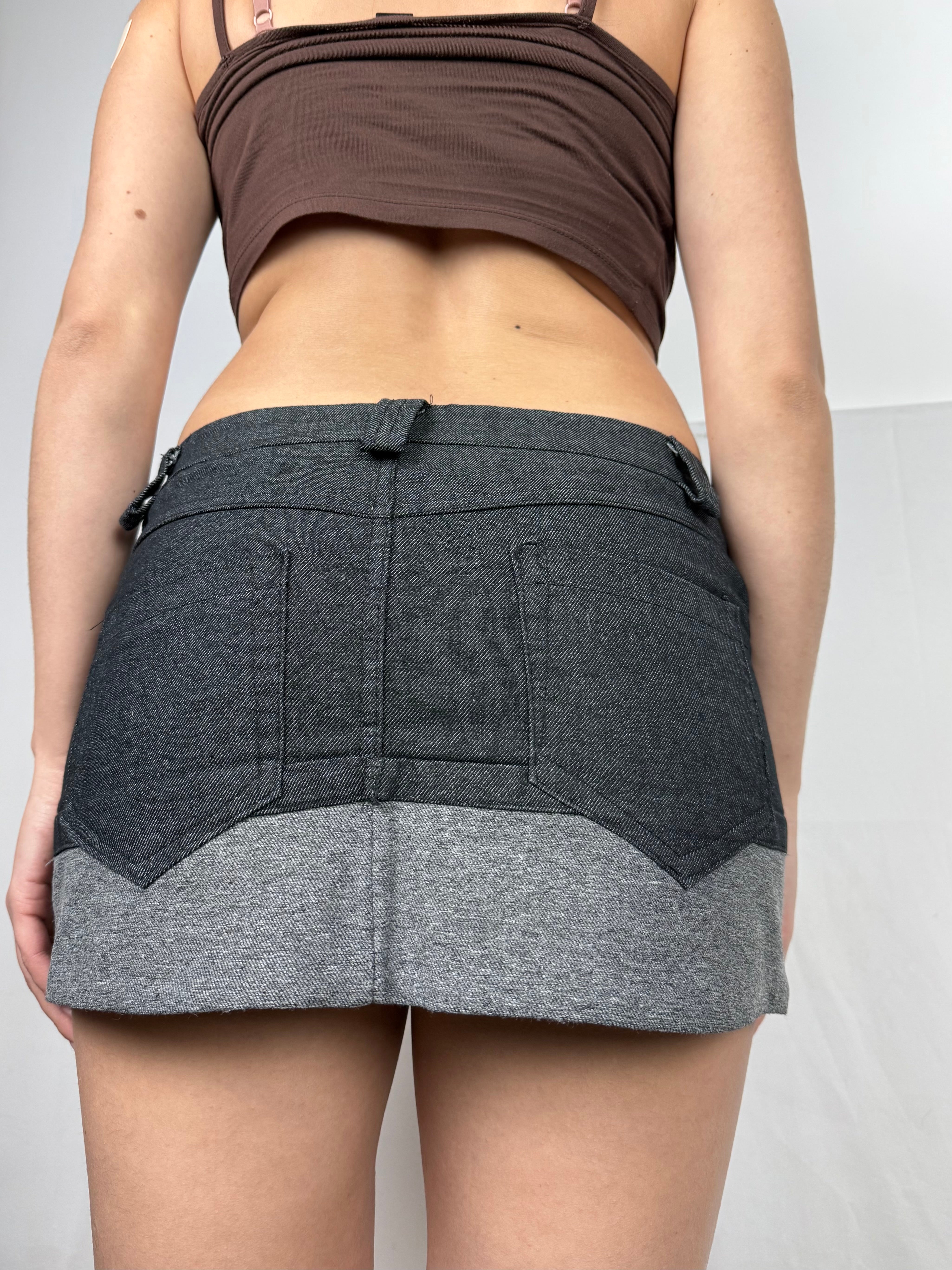 Grey low rise mini skirt (M/L)