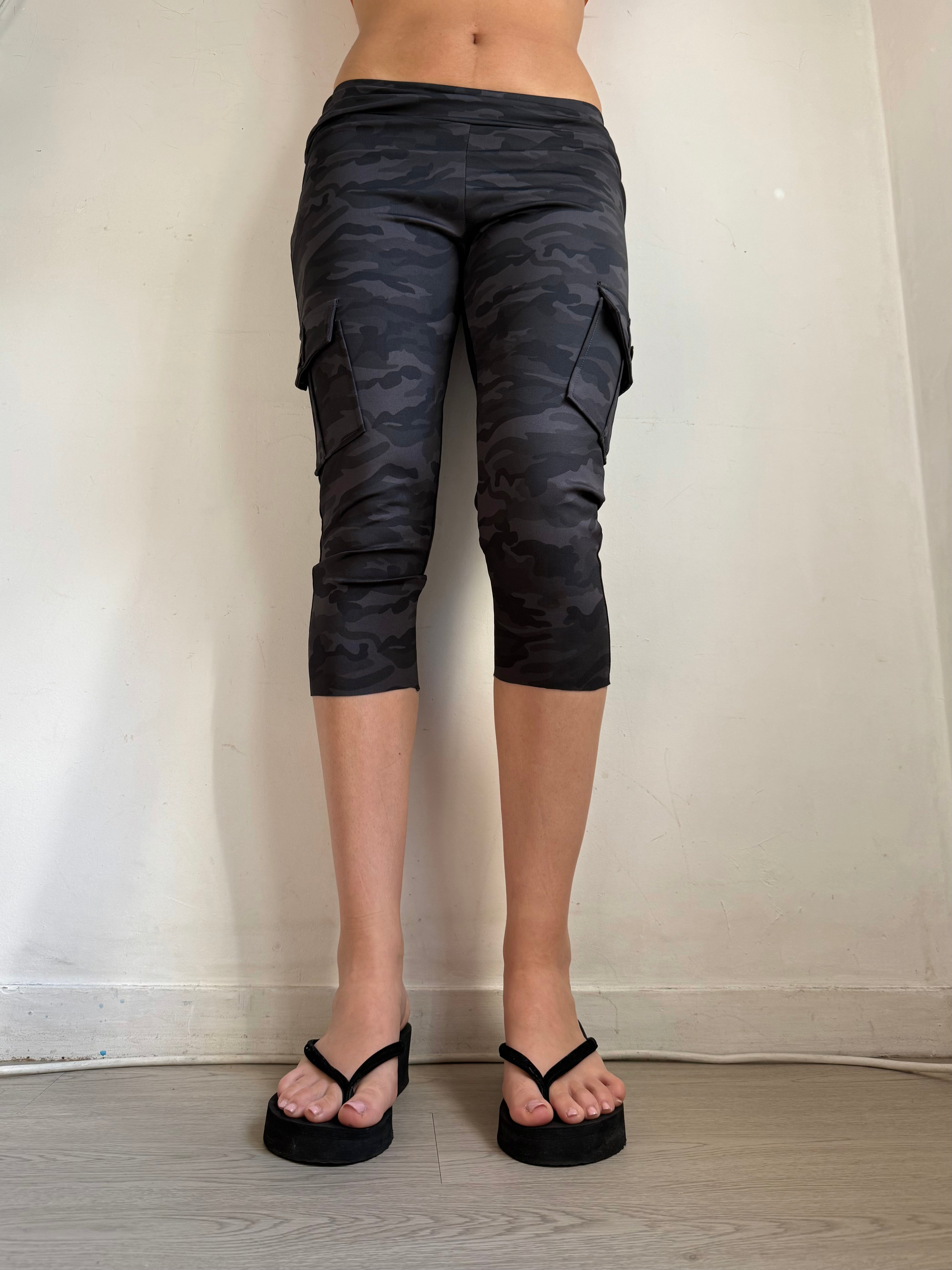 Grey camo capri pants (S)