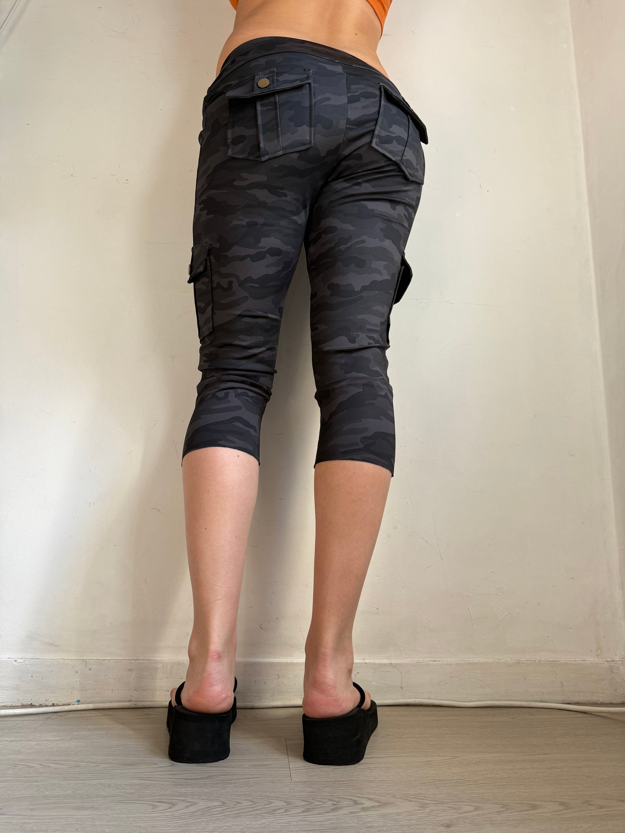 Grey camo capri pants (S)