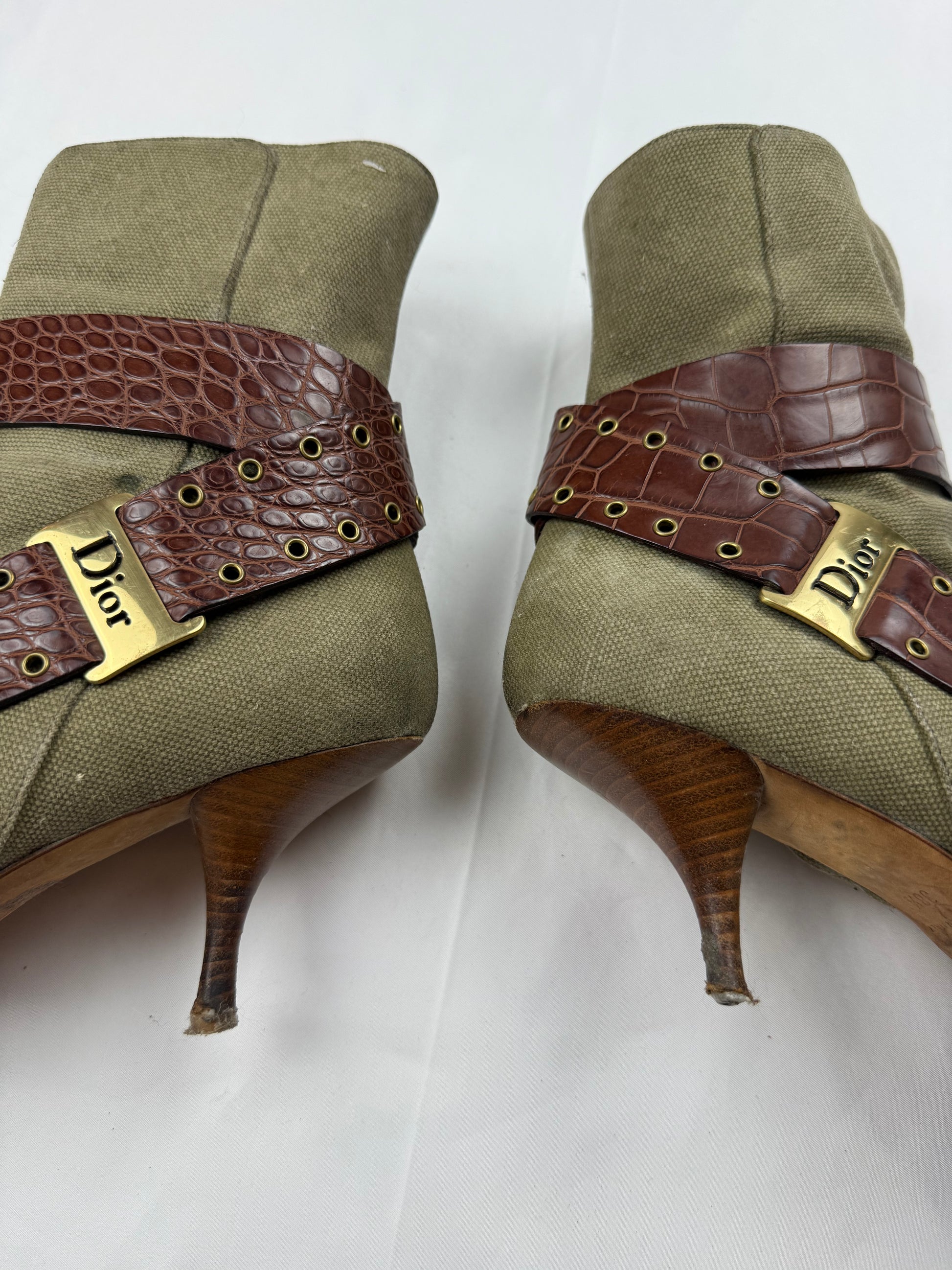 Khaki gold buckle pointed toes kitten heels boots (38.5)