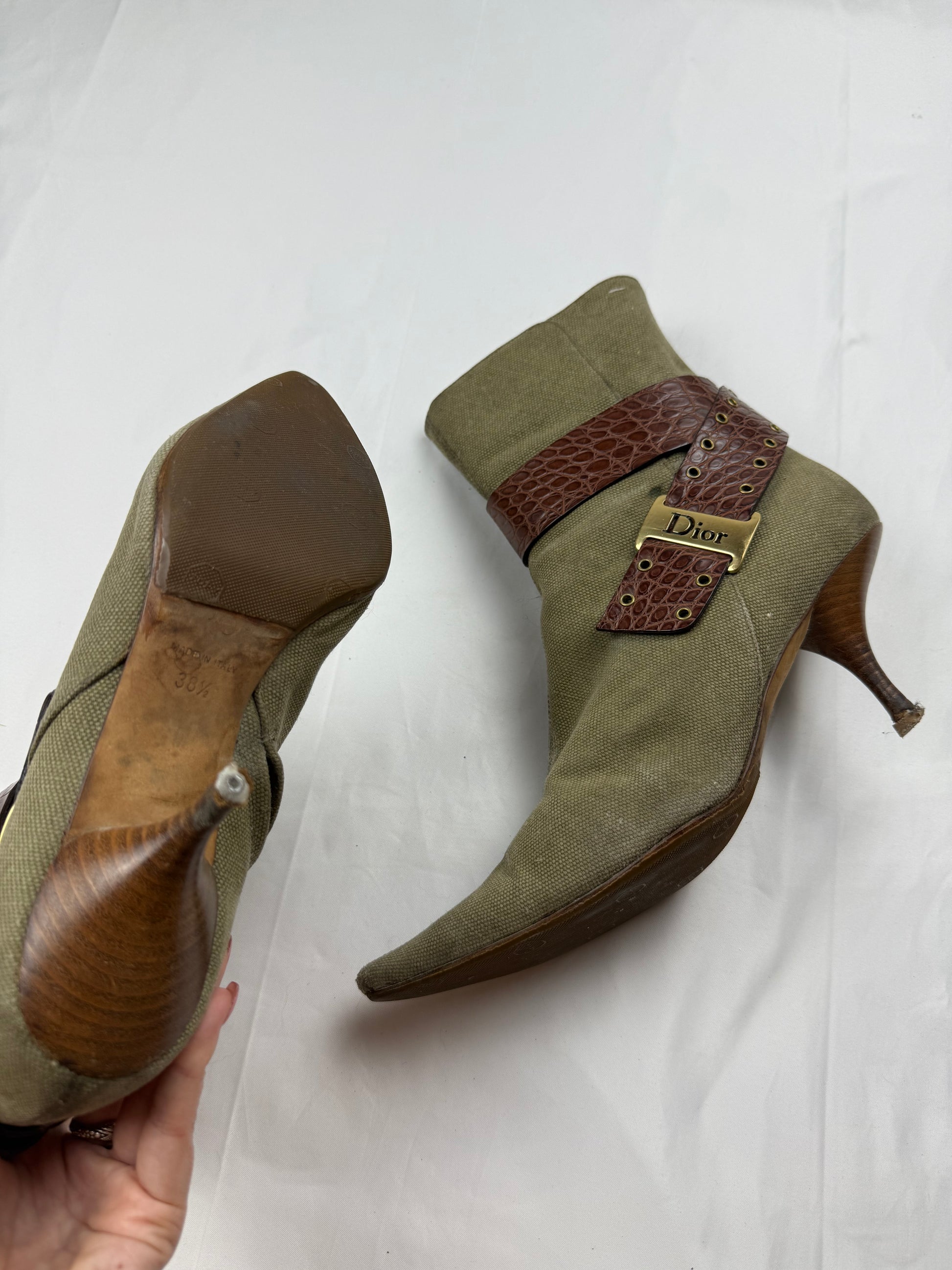 Khaki gold buckle pointed toes kitten heels boots (38.5)