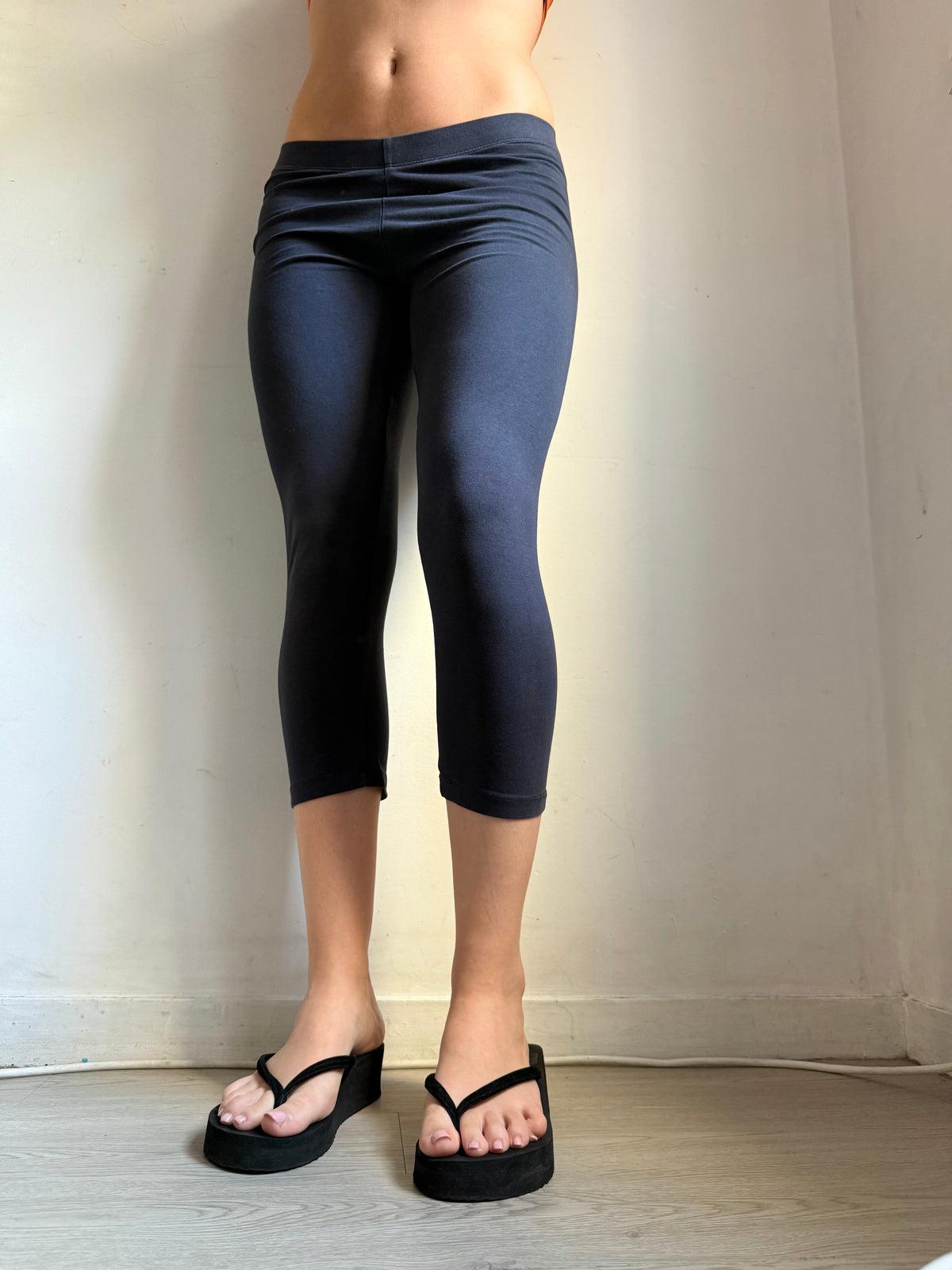 Black low rise leggings capri pants (S)