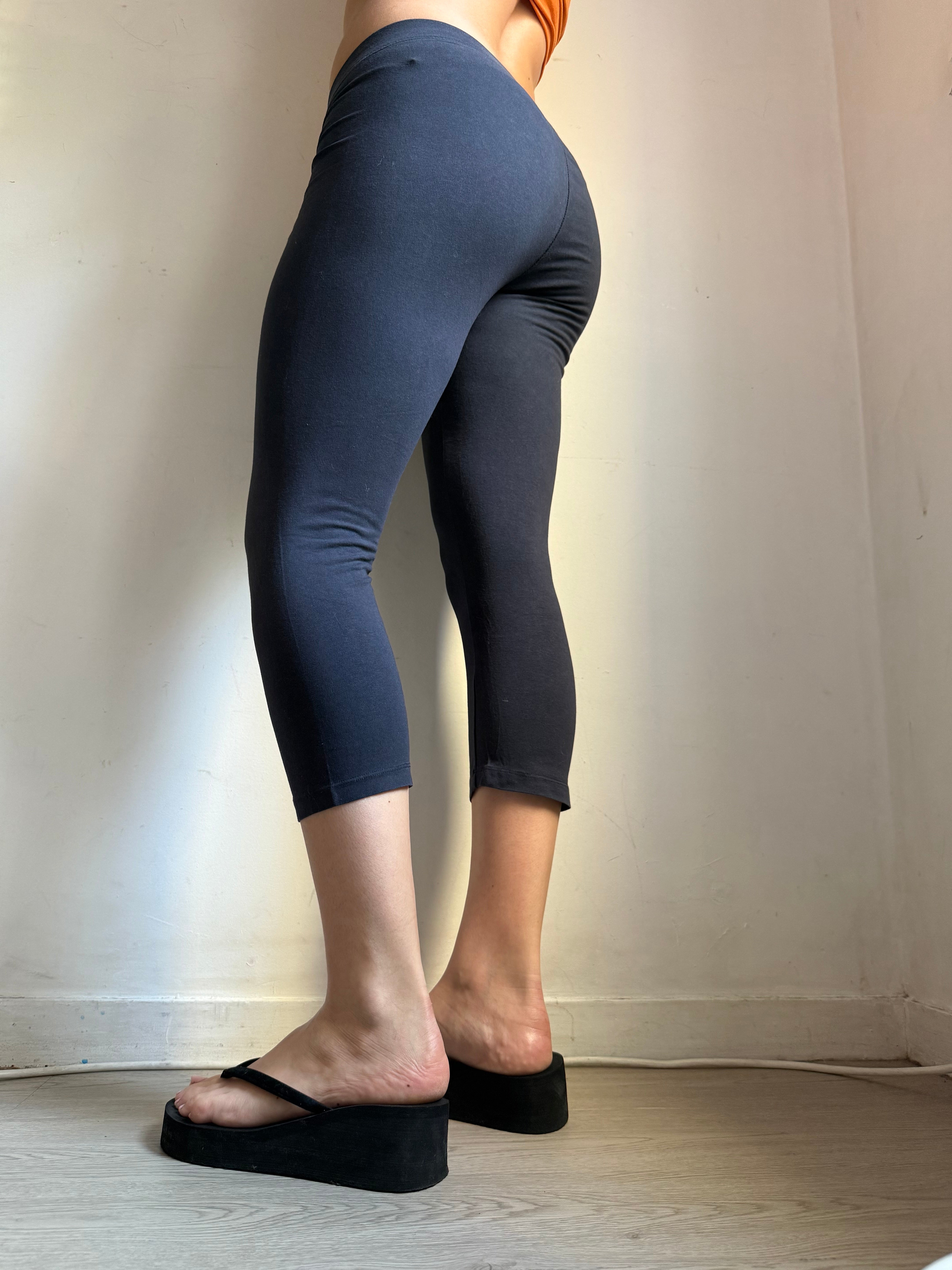 Black low rise leggings capri pants (S)