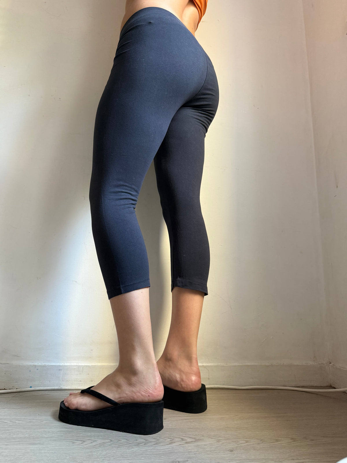 Black low rise leggings capri pants (S)