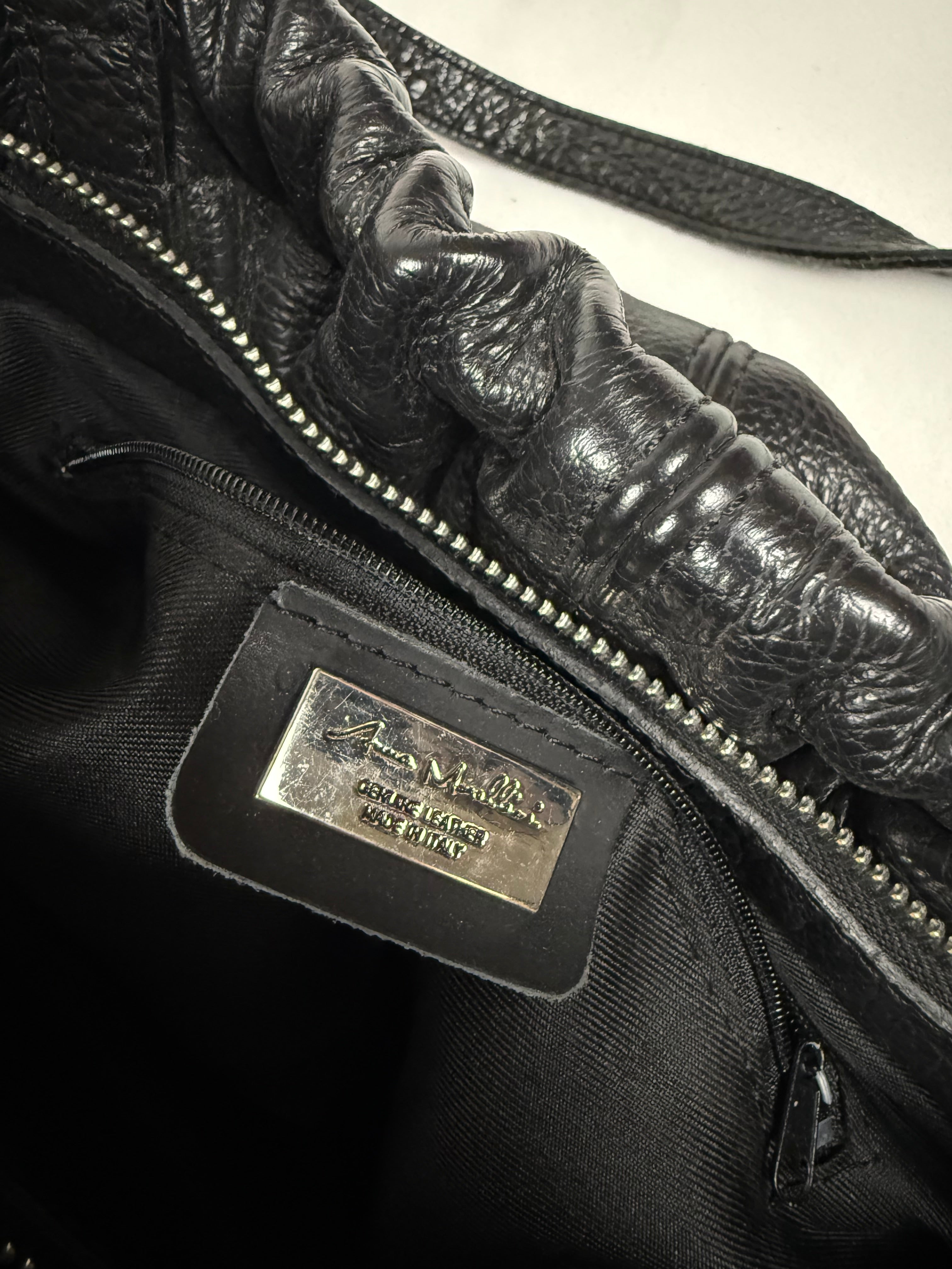 Black real leather shoulder bag (31x27cm)