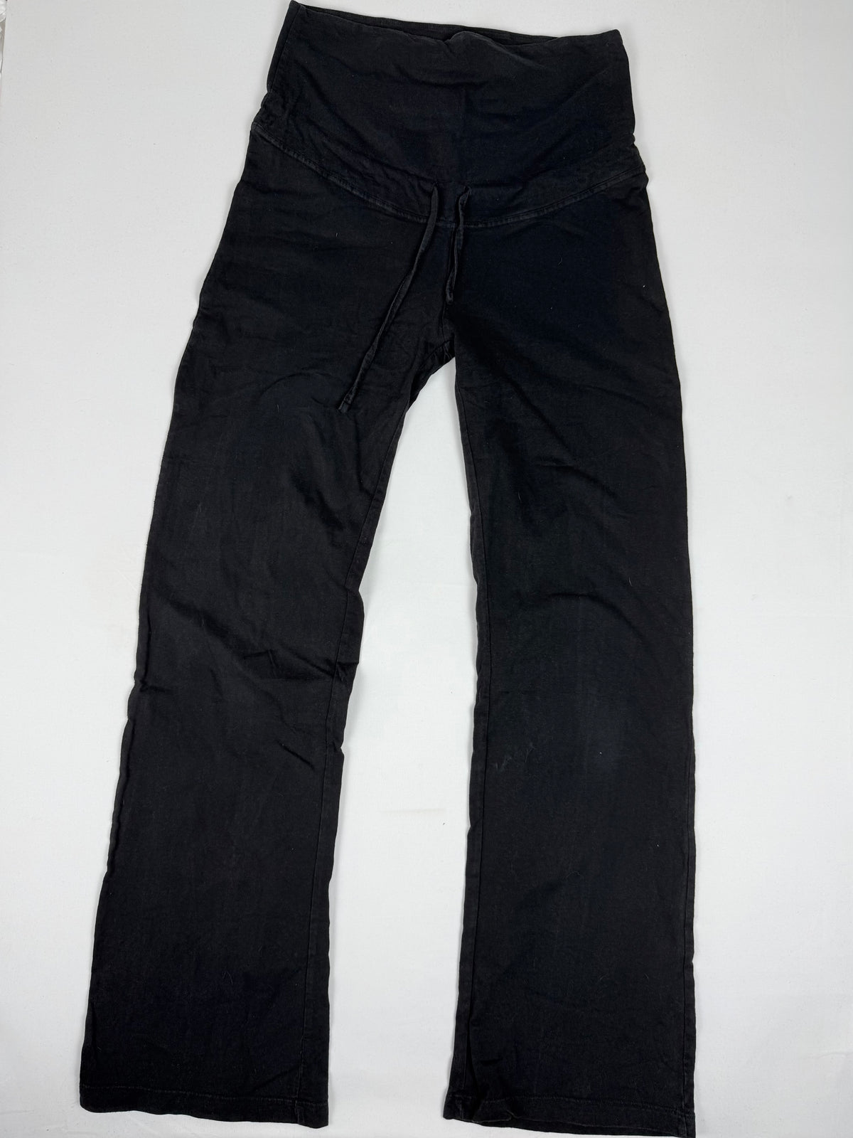 Black ultra low rise activewear pants (M)