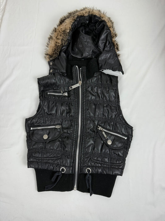 Black tight fit sleeveless puffer jacket (L)
