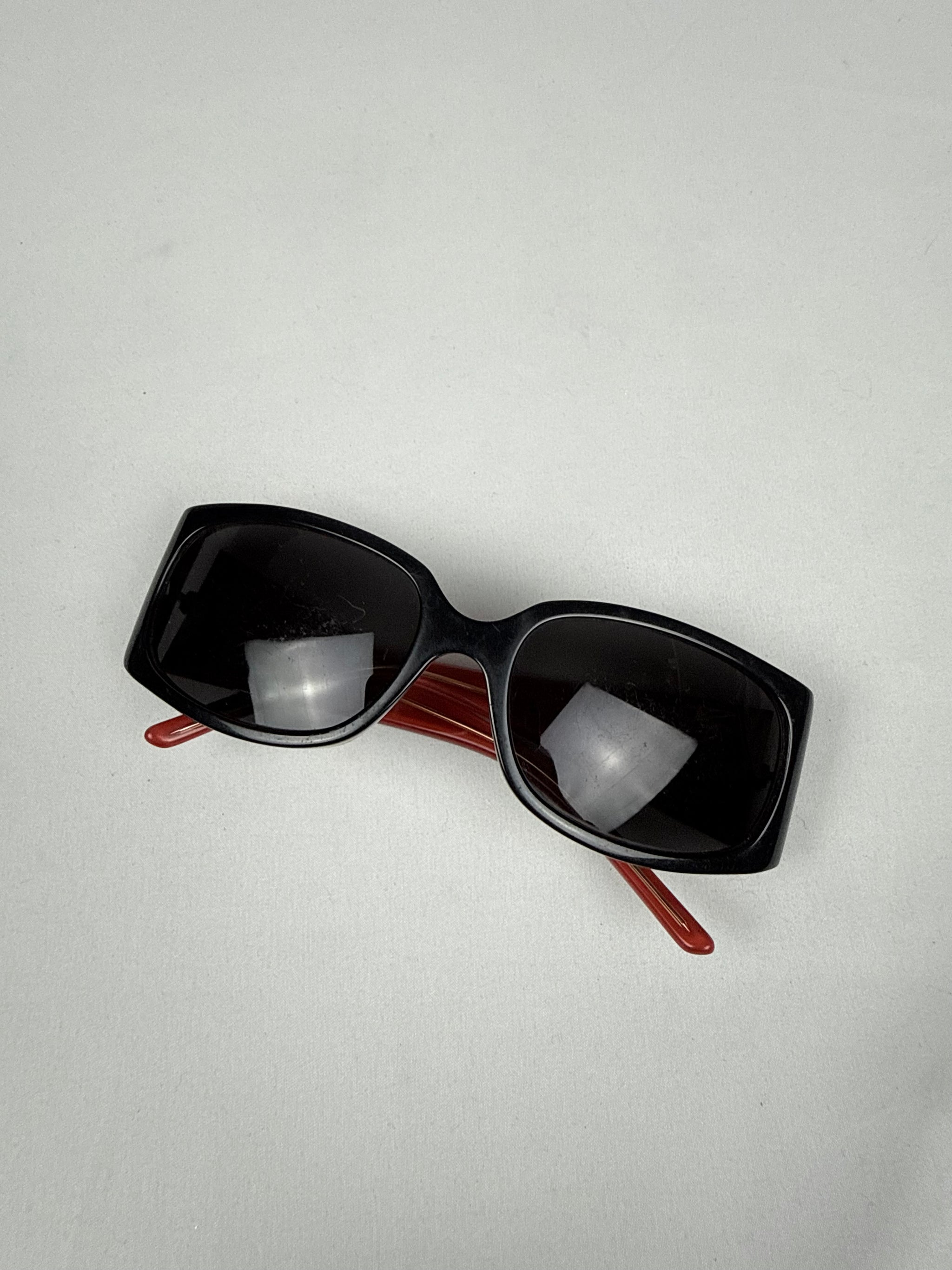 Black & red logo sunglasses