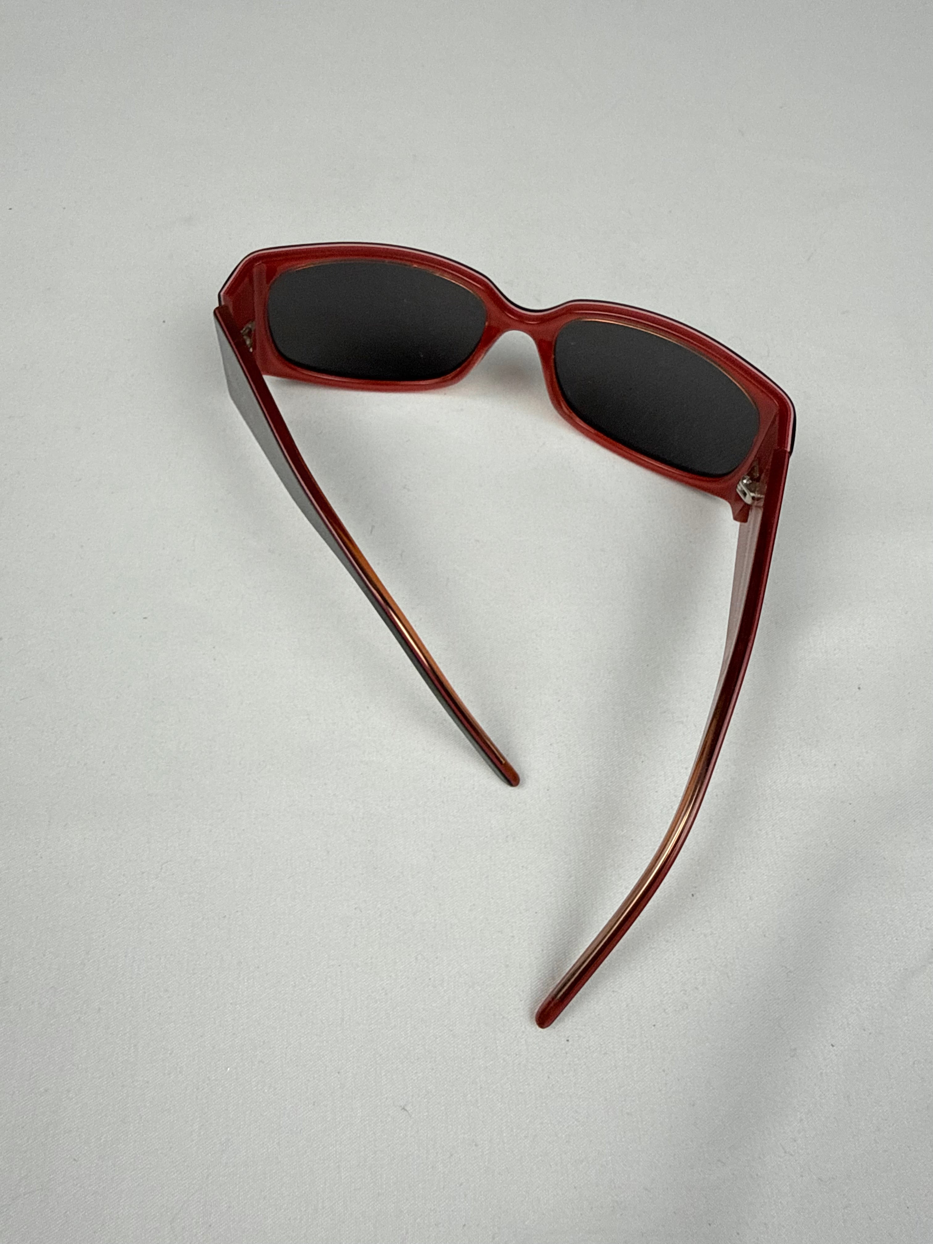 Black & red logo sunglasses