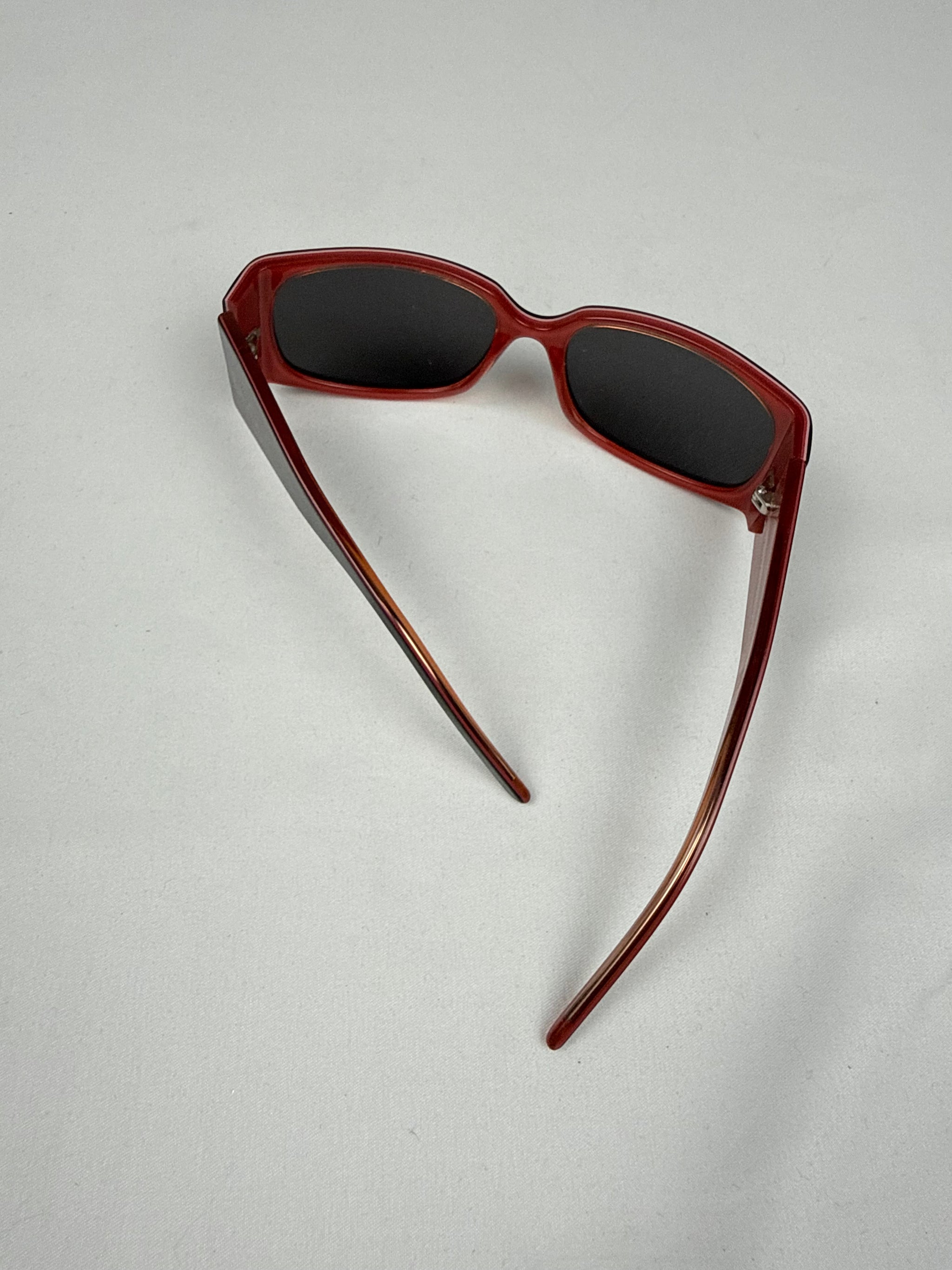 Black & red logo sunglasses
