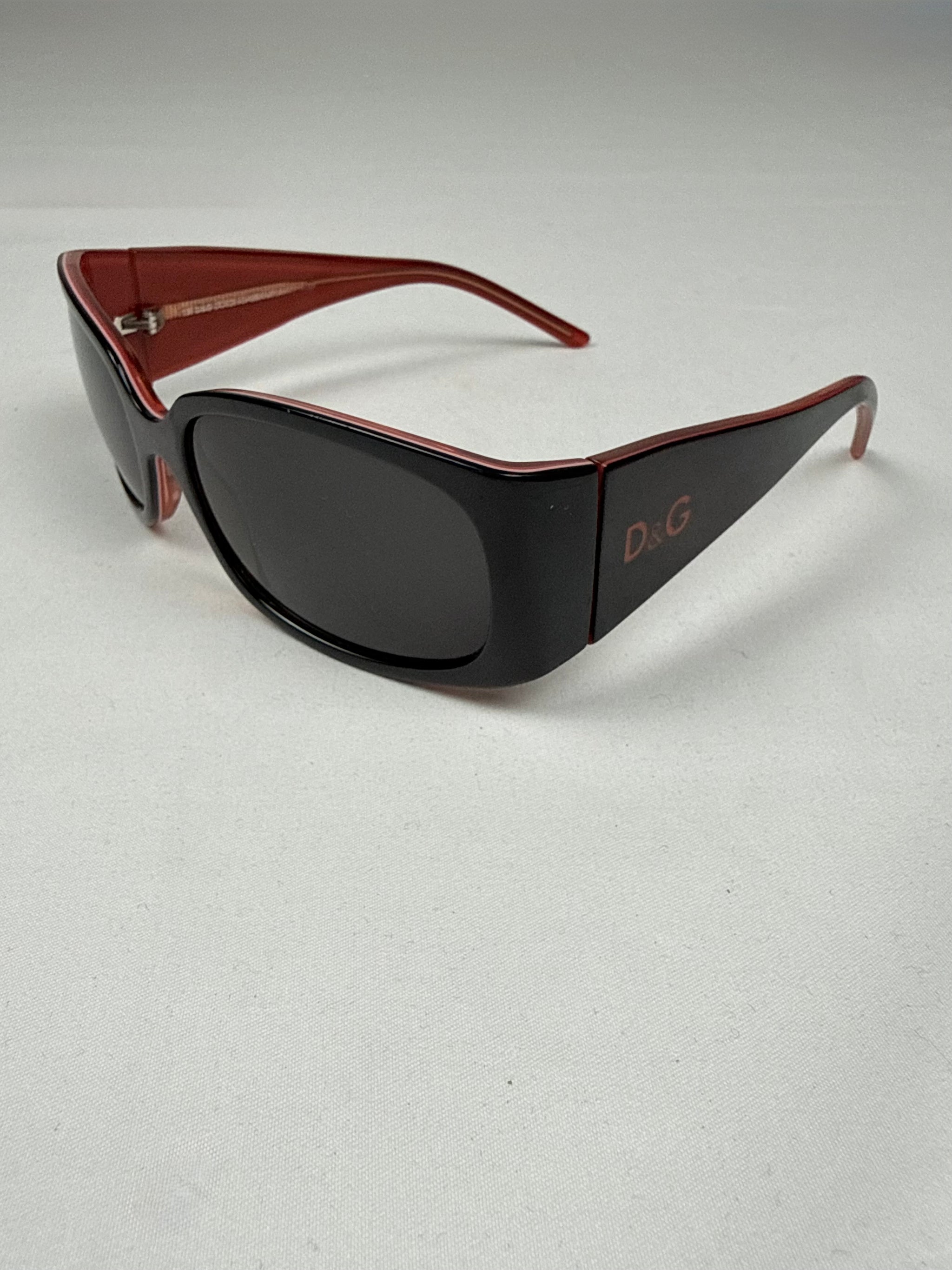 Black & red logo sunglasses