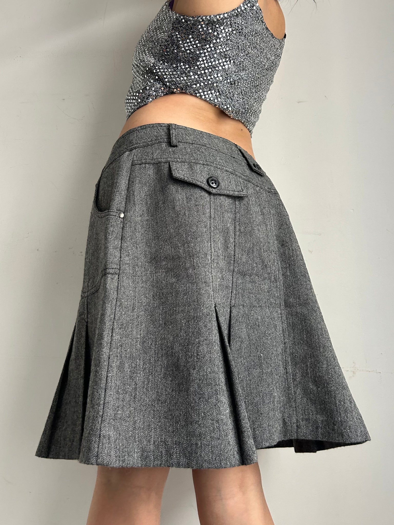 Grey pleated low rise y2k 90s vintage mini skirt M SK VINTAGE