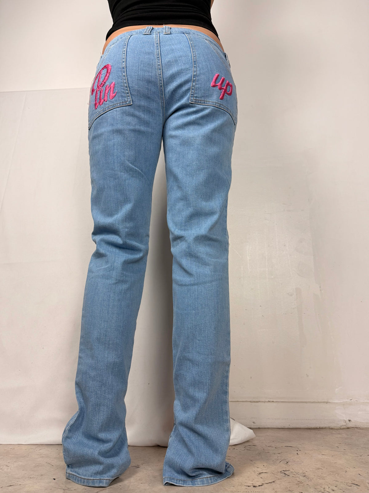 Blue denim low rise straight legs pants (M)