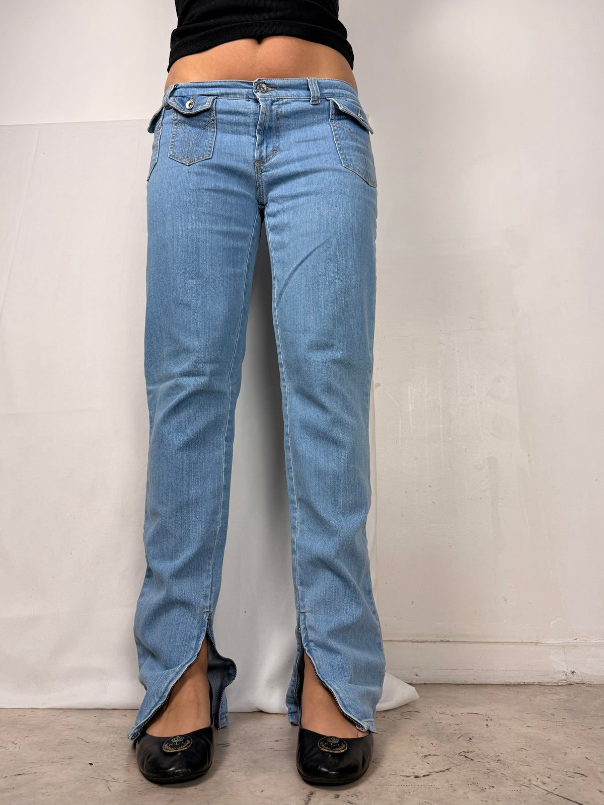 Blue denim low rise straight legs pants (M)