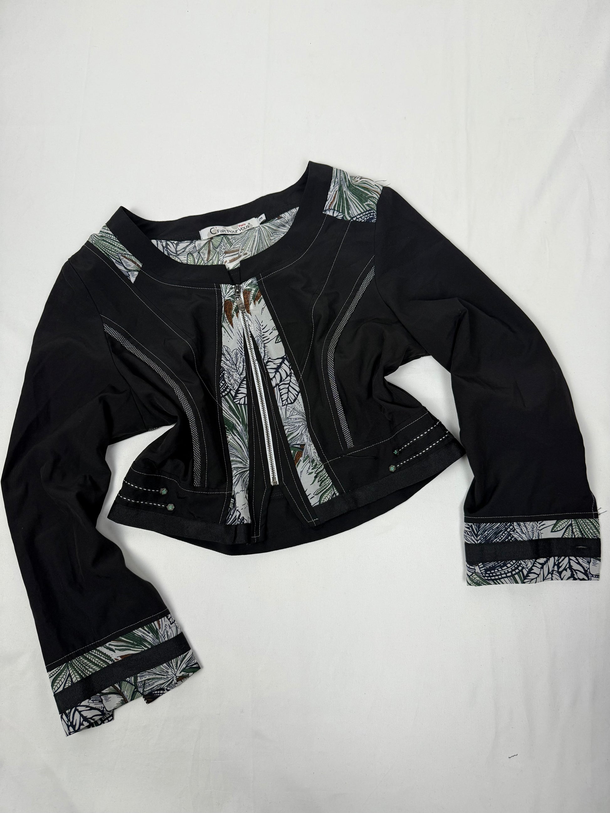 Black zip up long sleeves top (L)