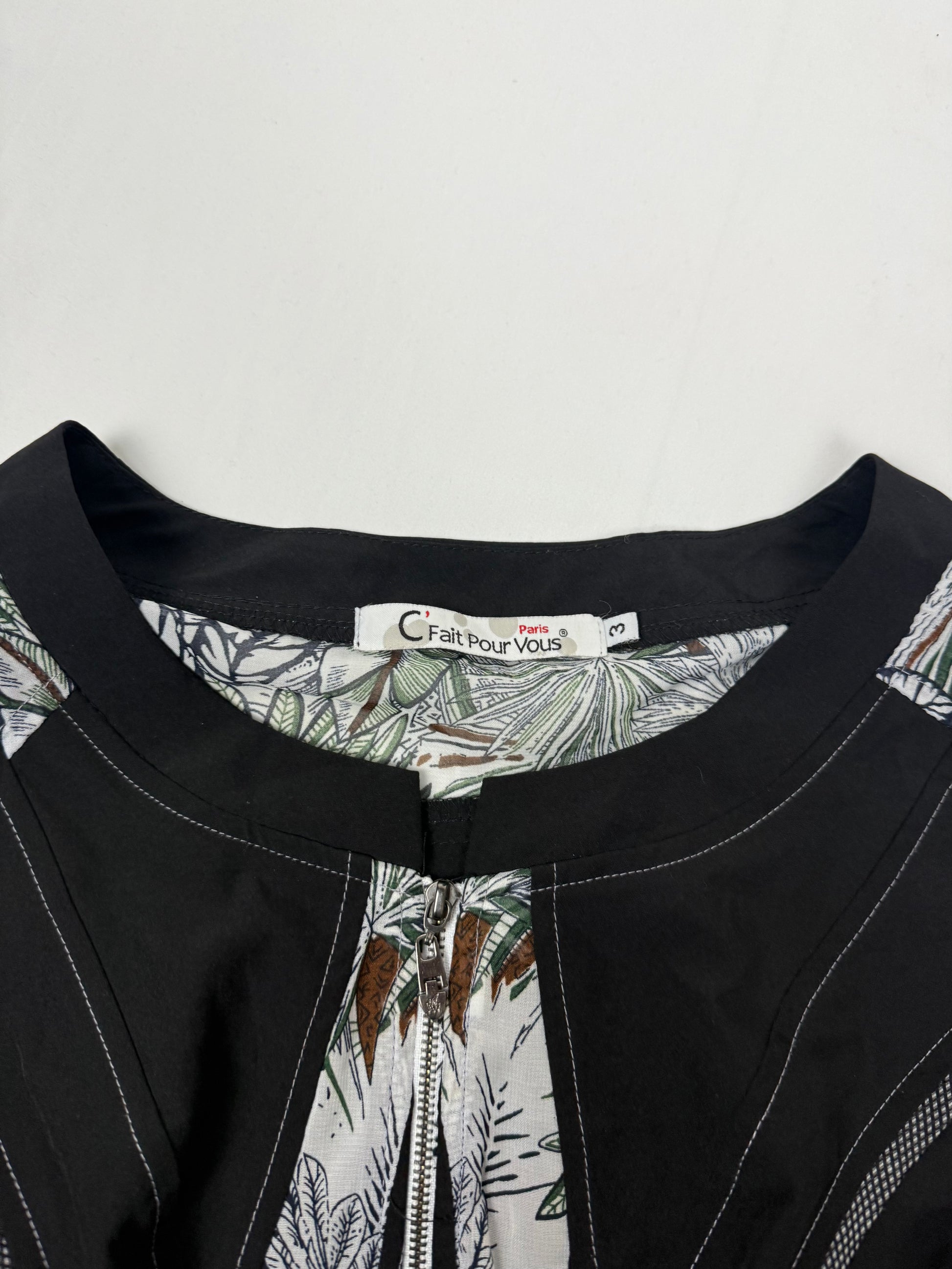 Black zip up long sleeves top (L)