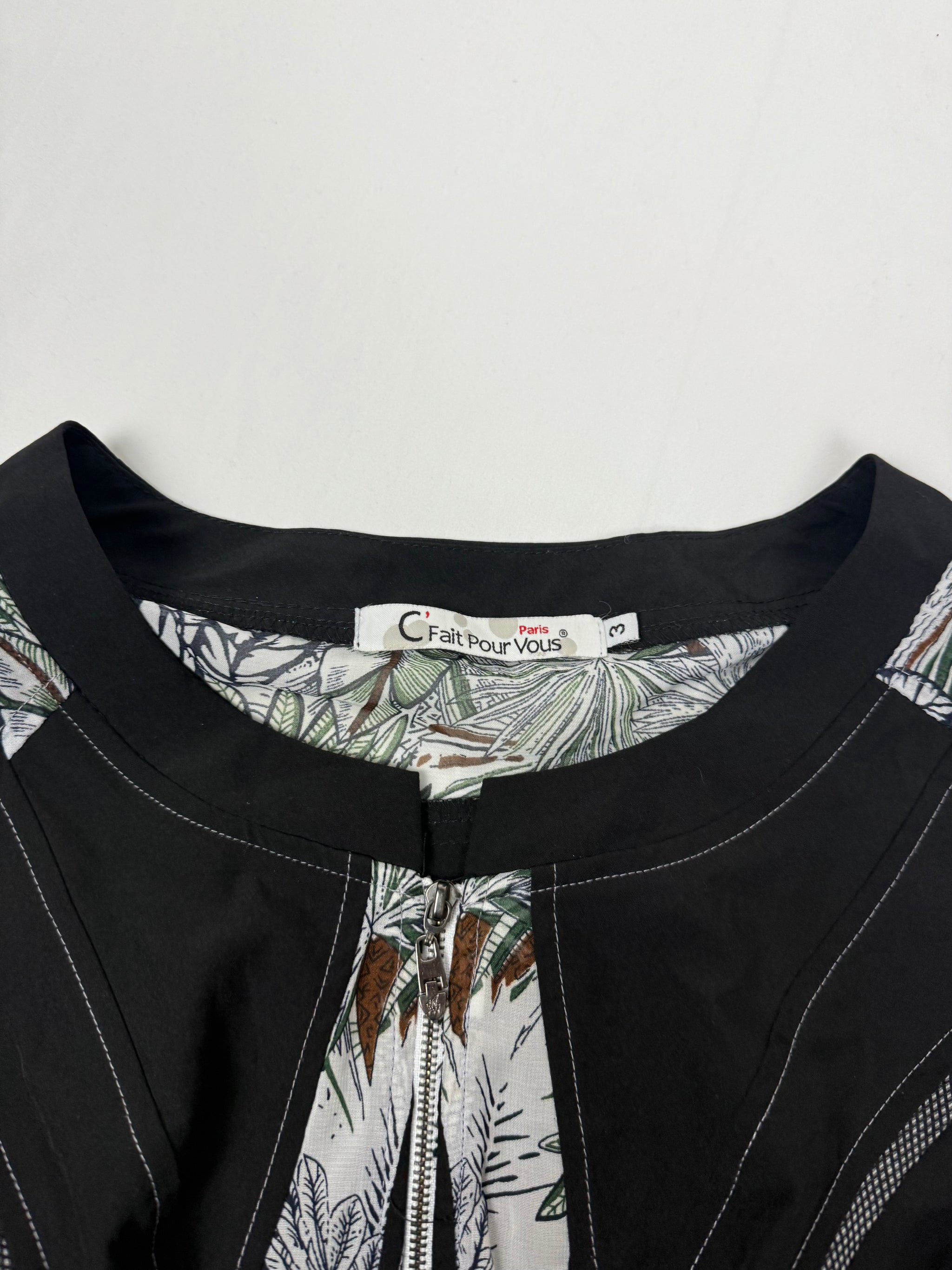 Black zip up long sleeves top (L)