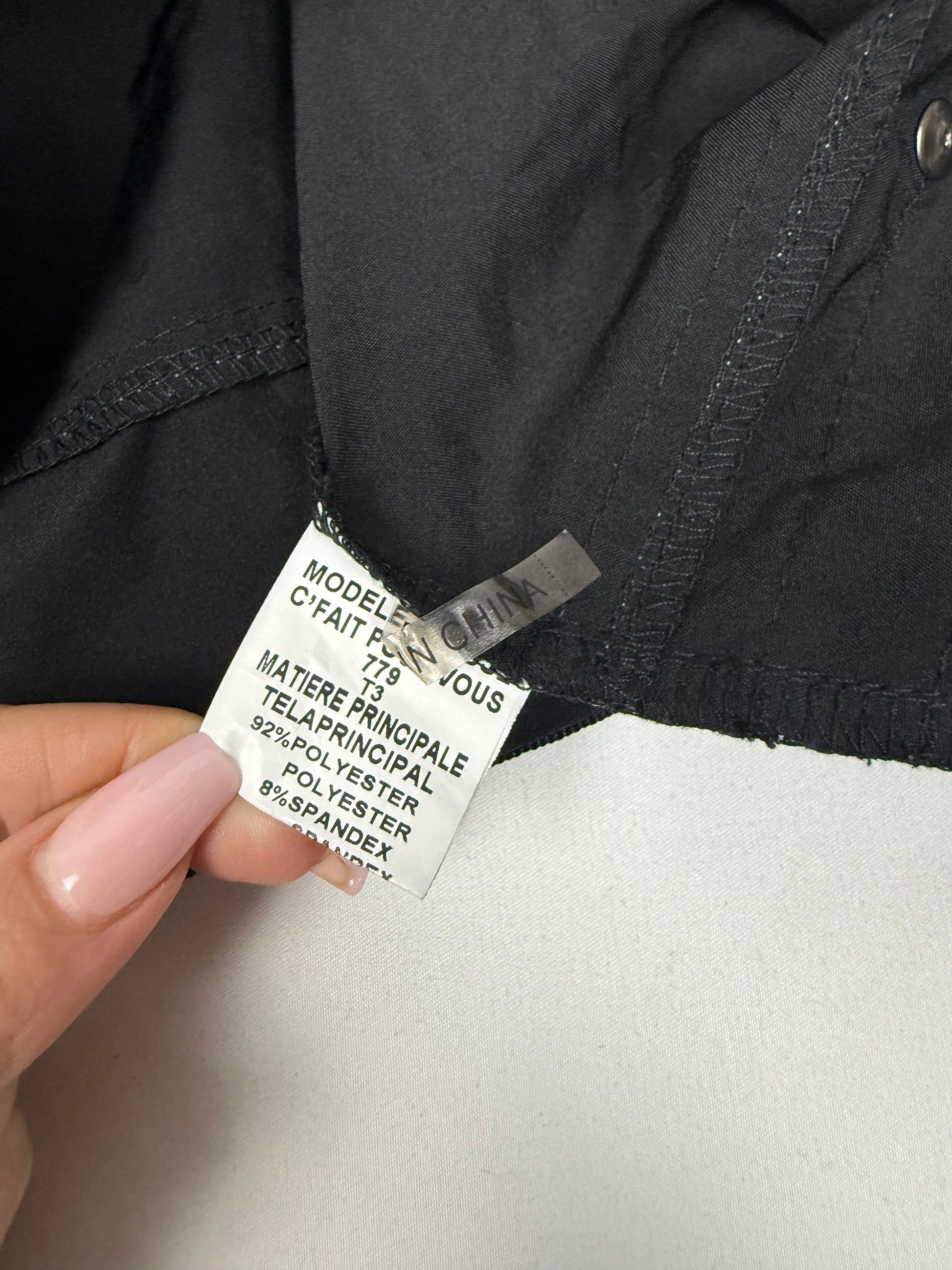 Black zip up long sleeves top (L)