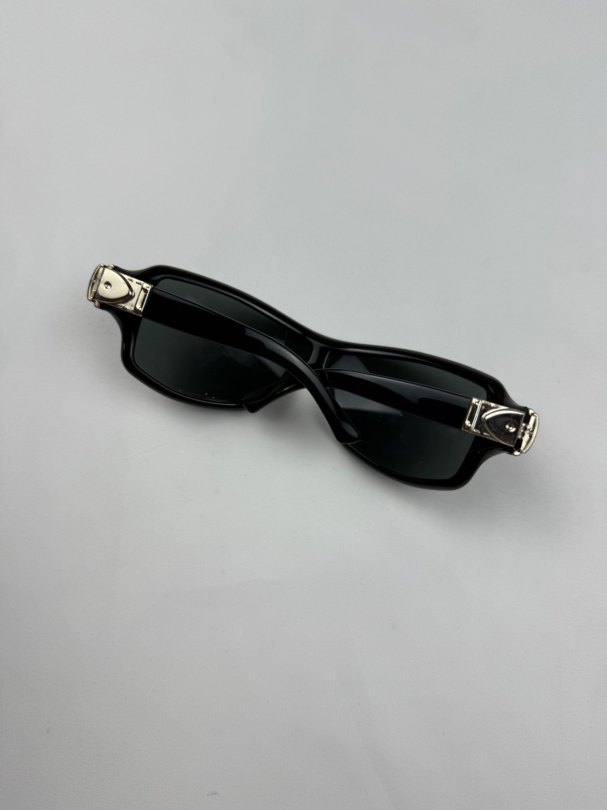 Black buckle belt detail sunglasses