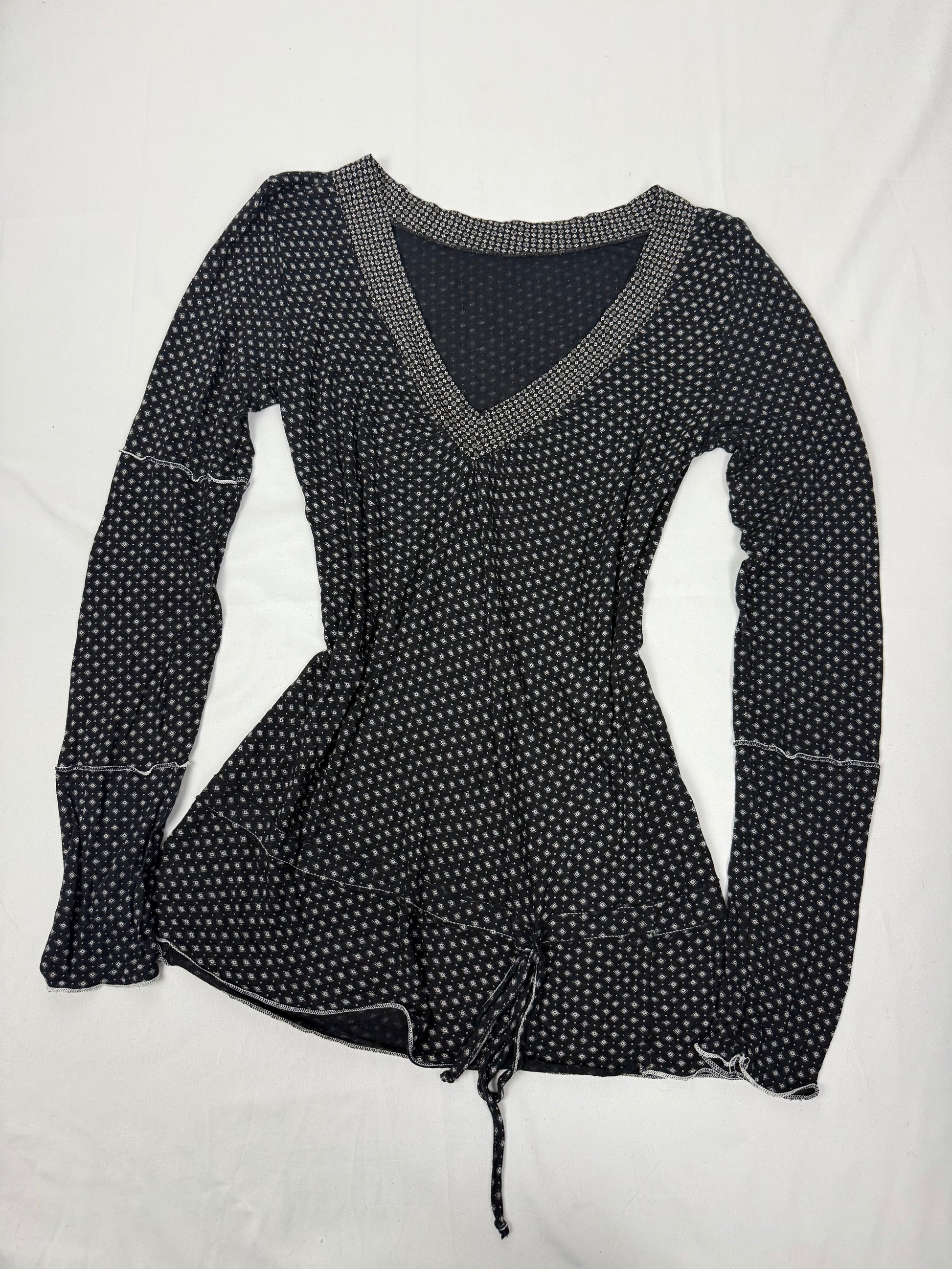 Black V neck long sleeves top (S/M)