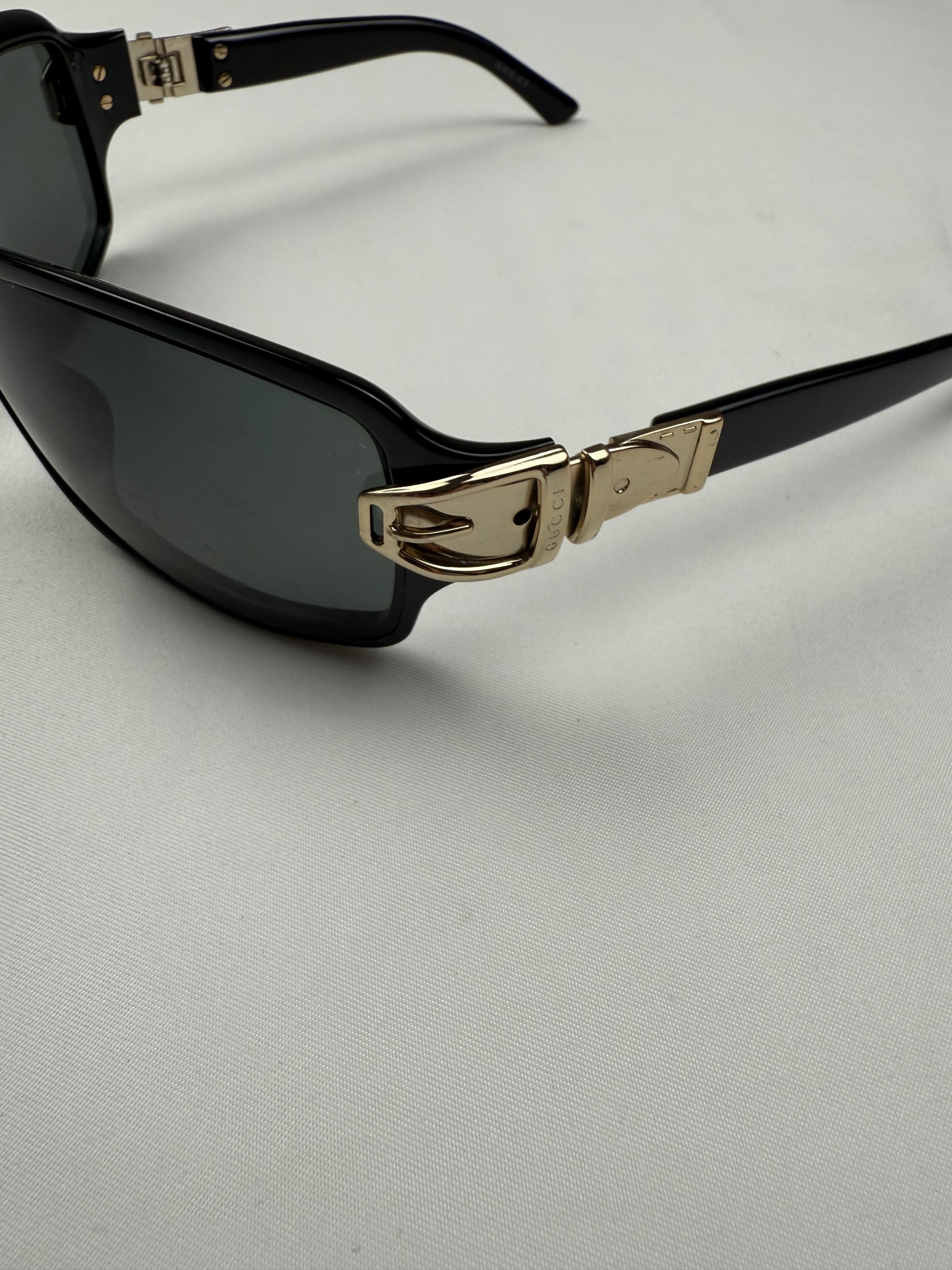 Black buckle belt detail sunglasses
