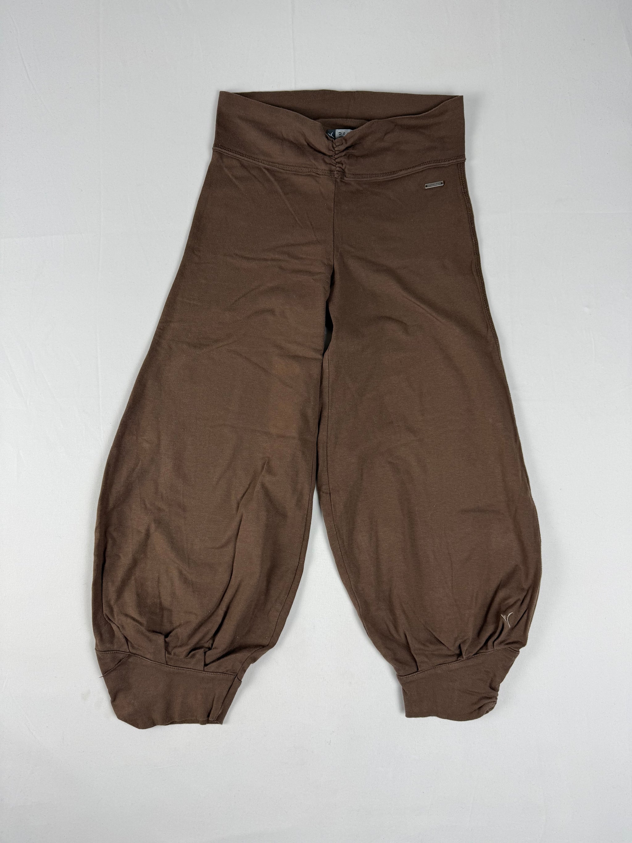 Brown activewear low rise sirwal capri pants (S)