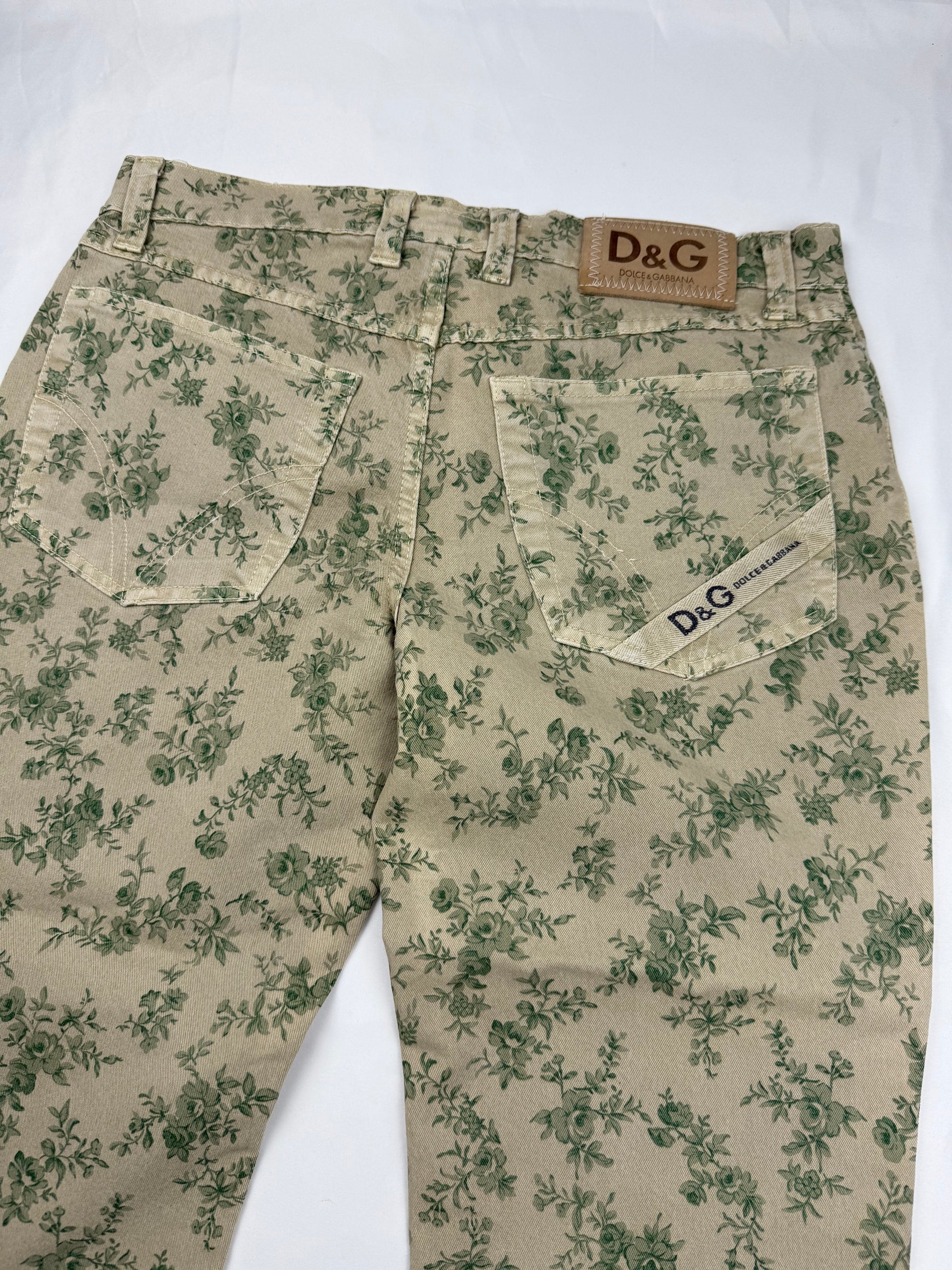 Khaki floral denim low rise capri pants (S)