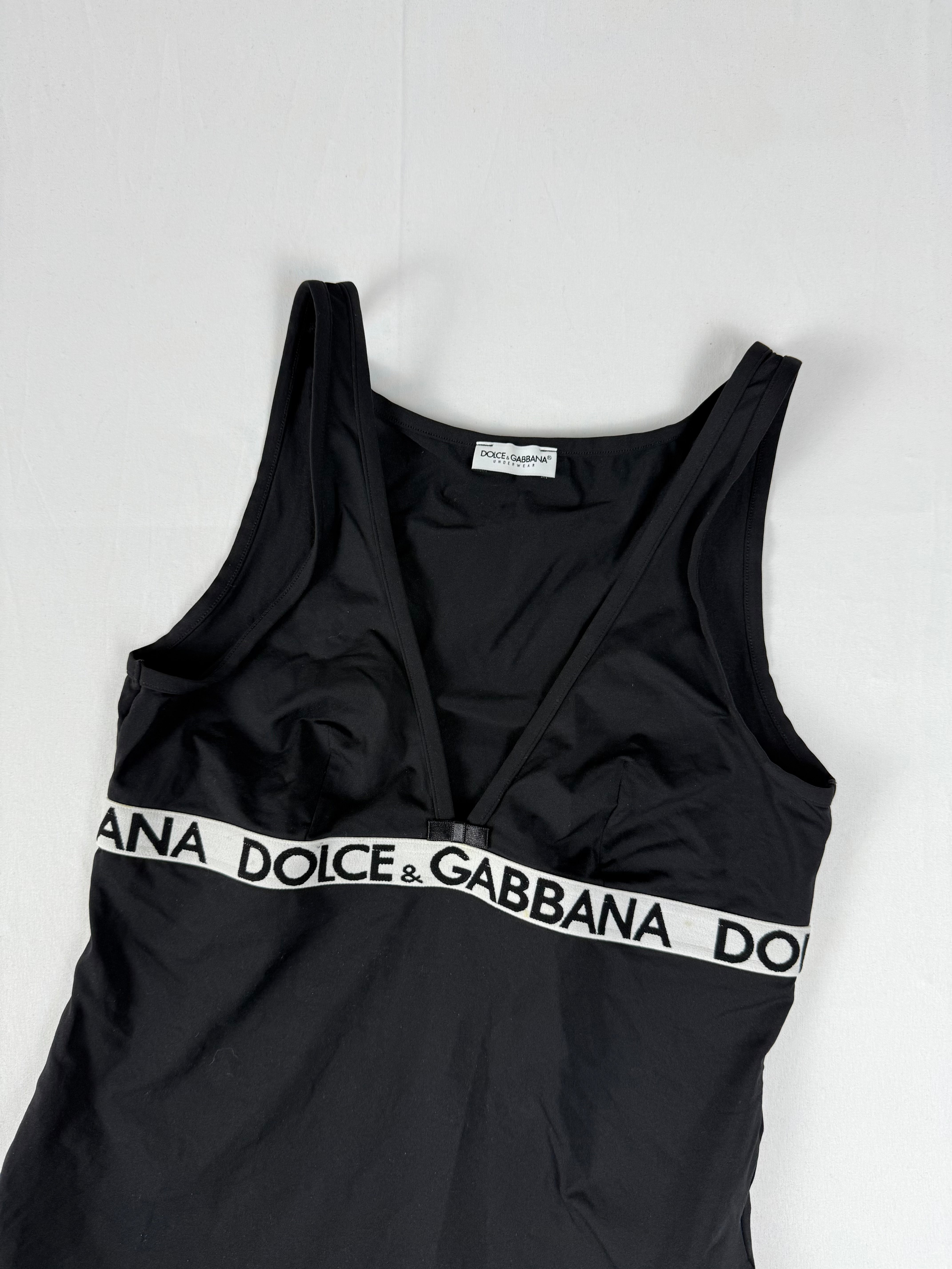 Black tight fit lycra top (S/M)