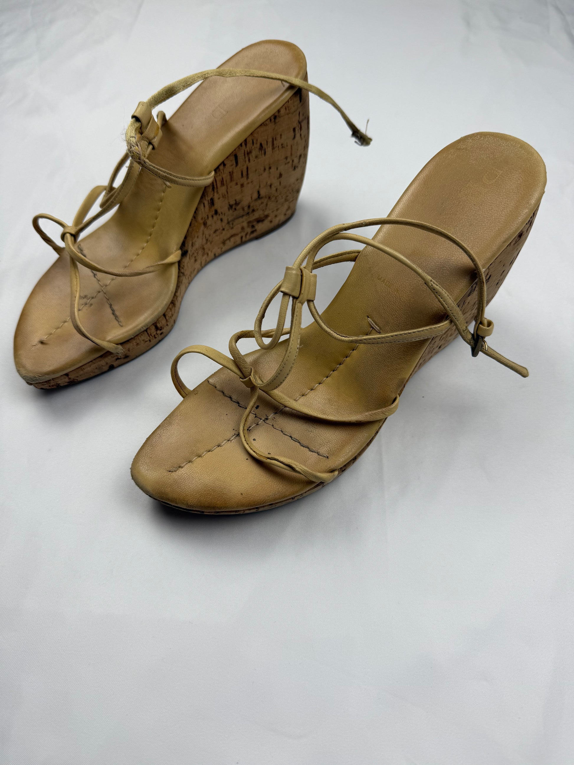 Beige real leather wedge heels (39.5)