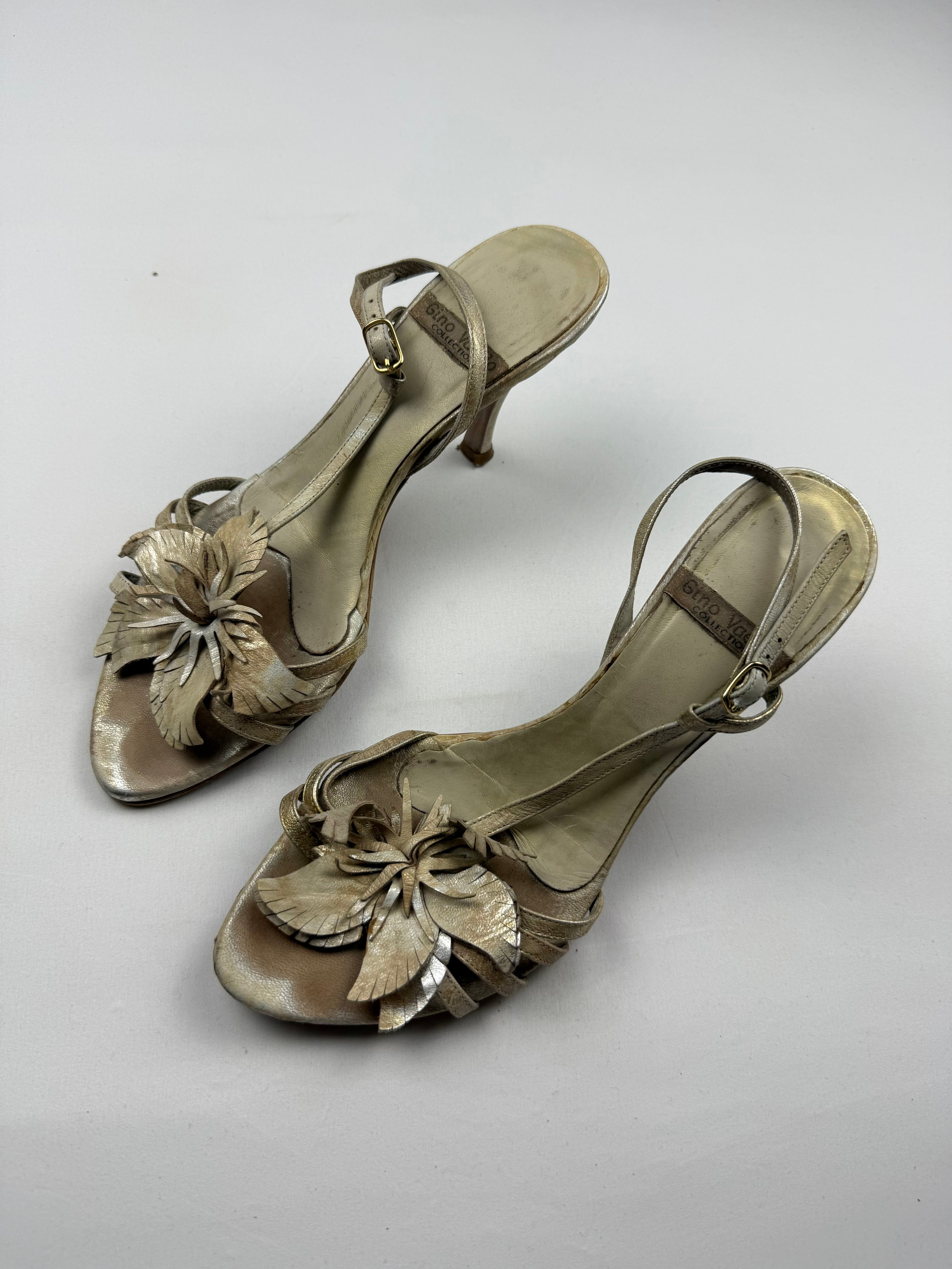 Beige real leather flower appliquée heels (40)
