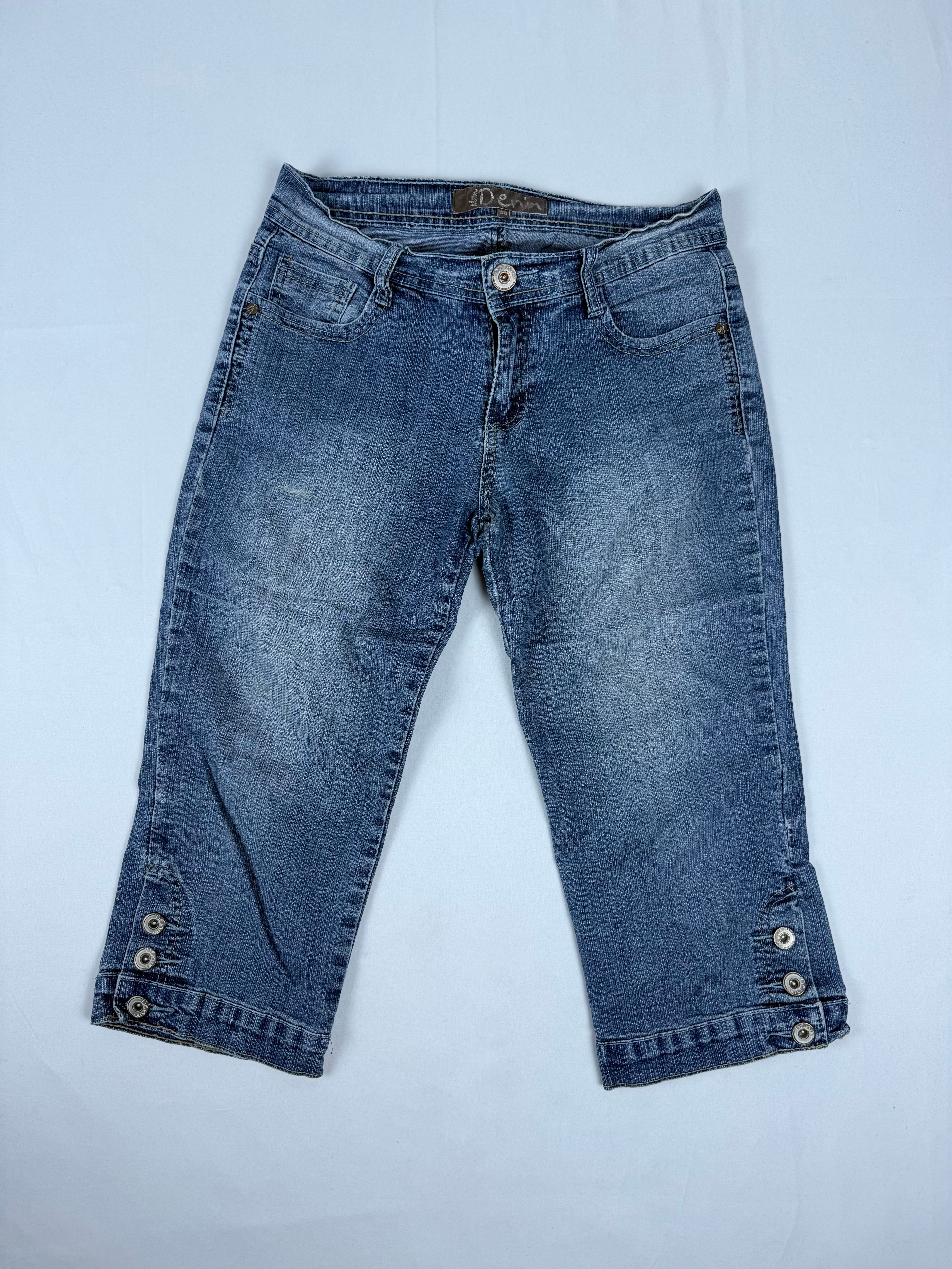 Blue denim low rise capri pants (S/M)