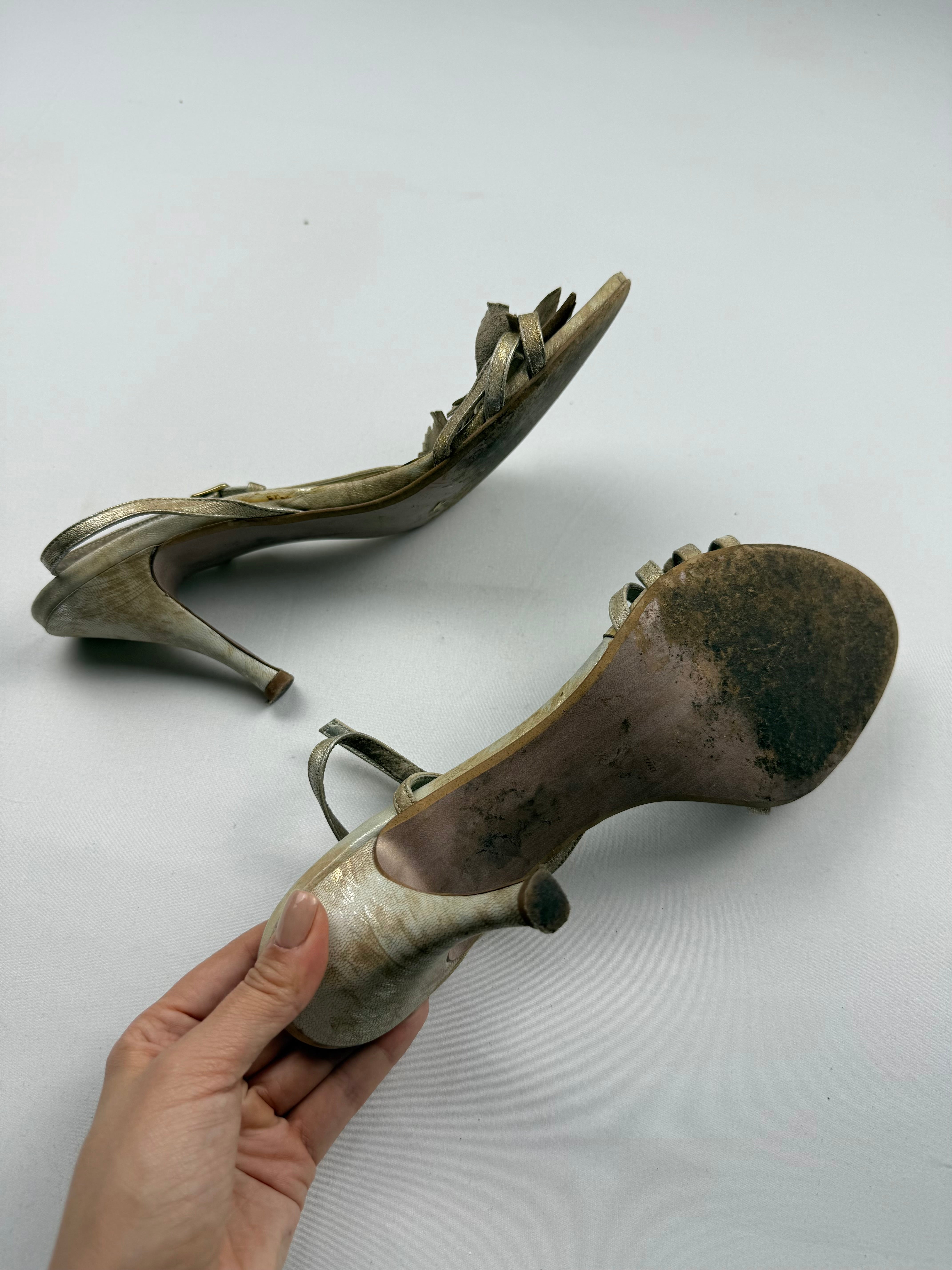 Beige real leather flower appliquée heels (40)