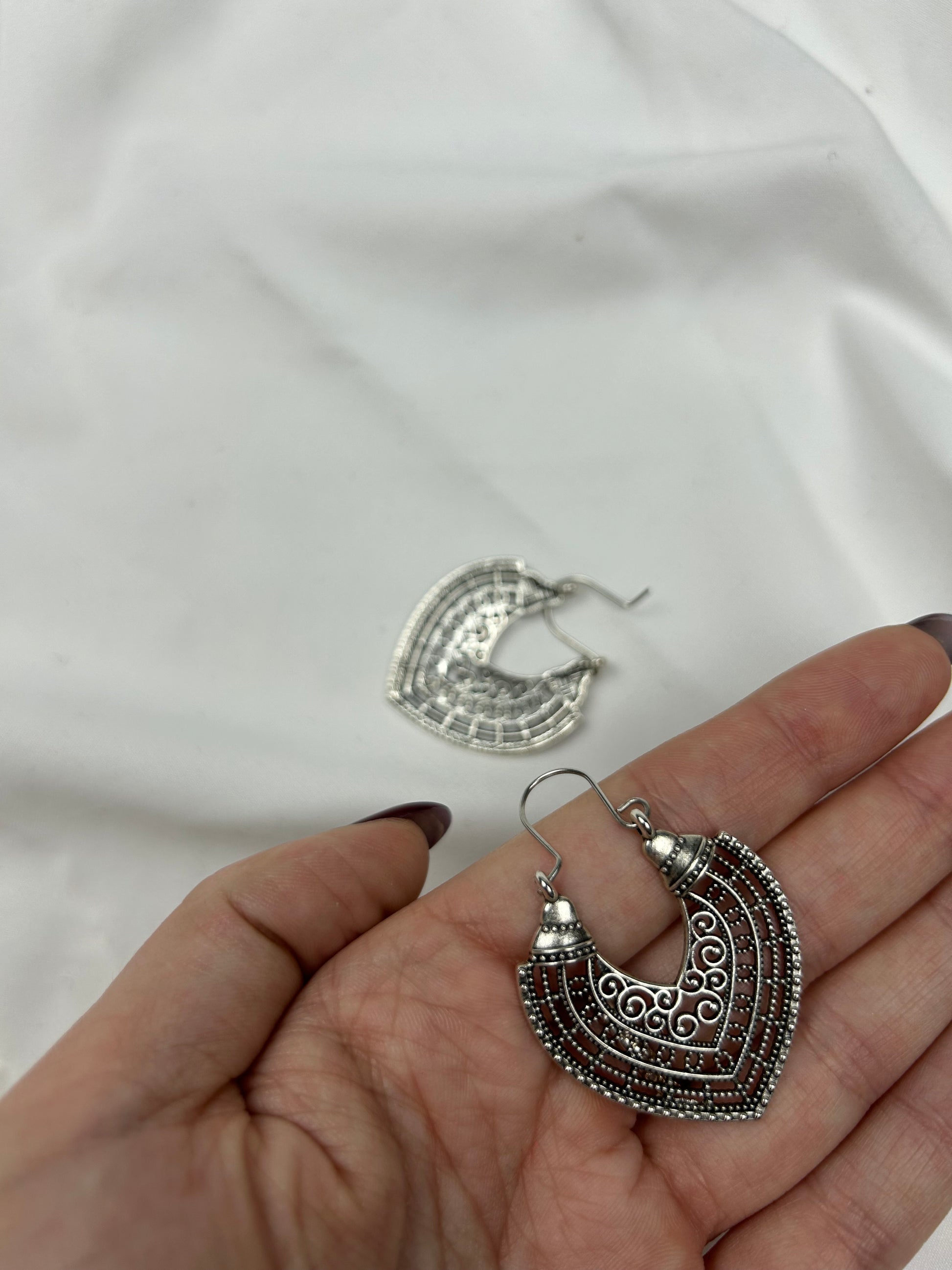 Silver details hoops earrings