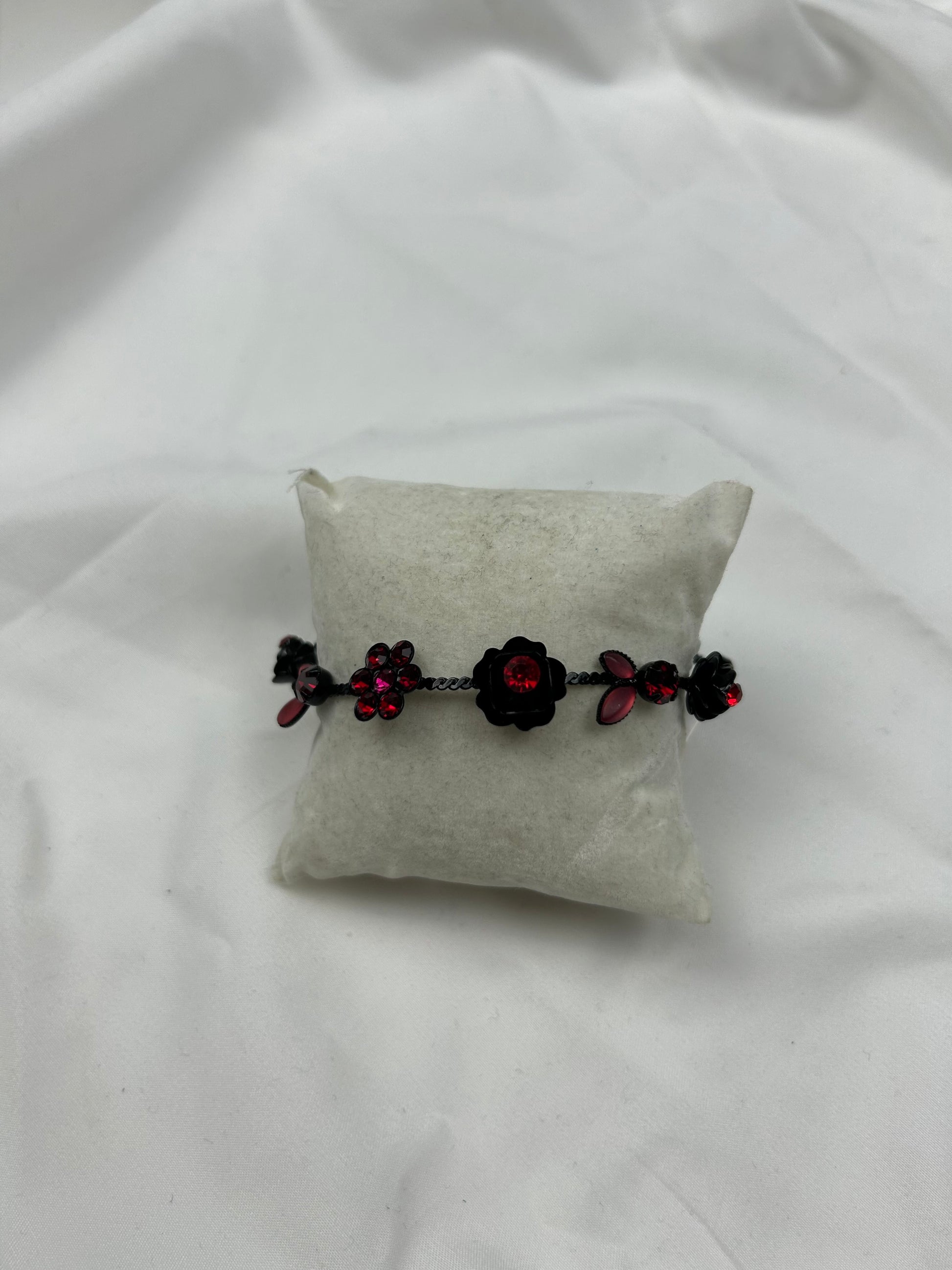 Flowers rhinestones pearls inox bracelet