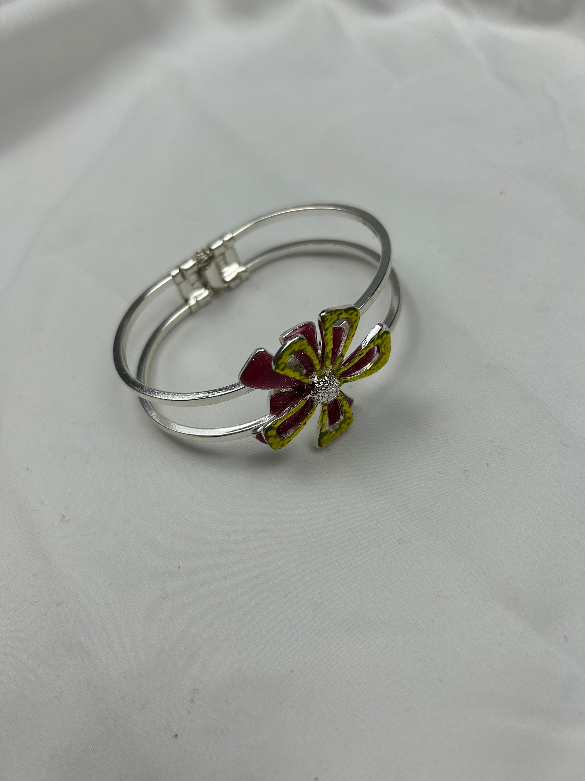 Silver flower inox bangle bracelet