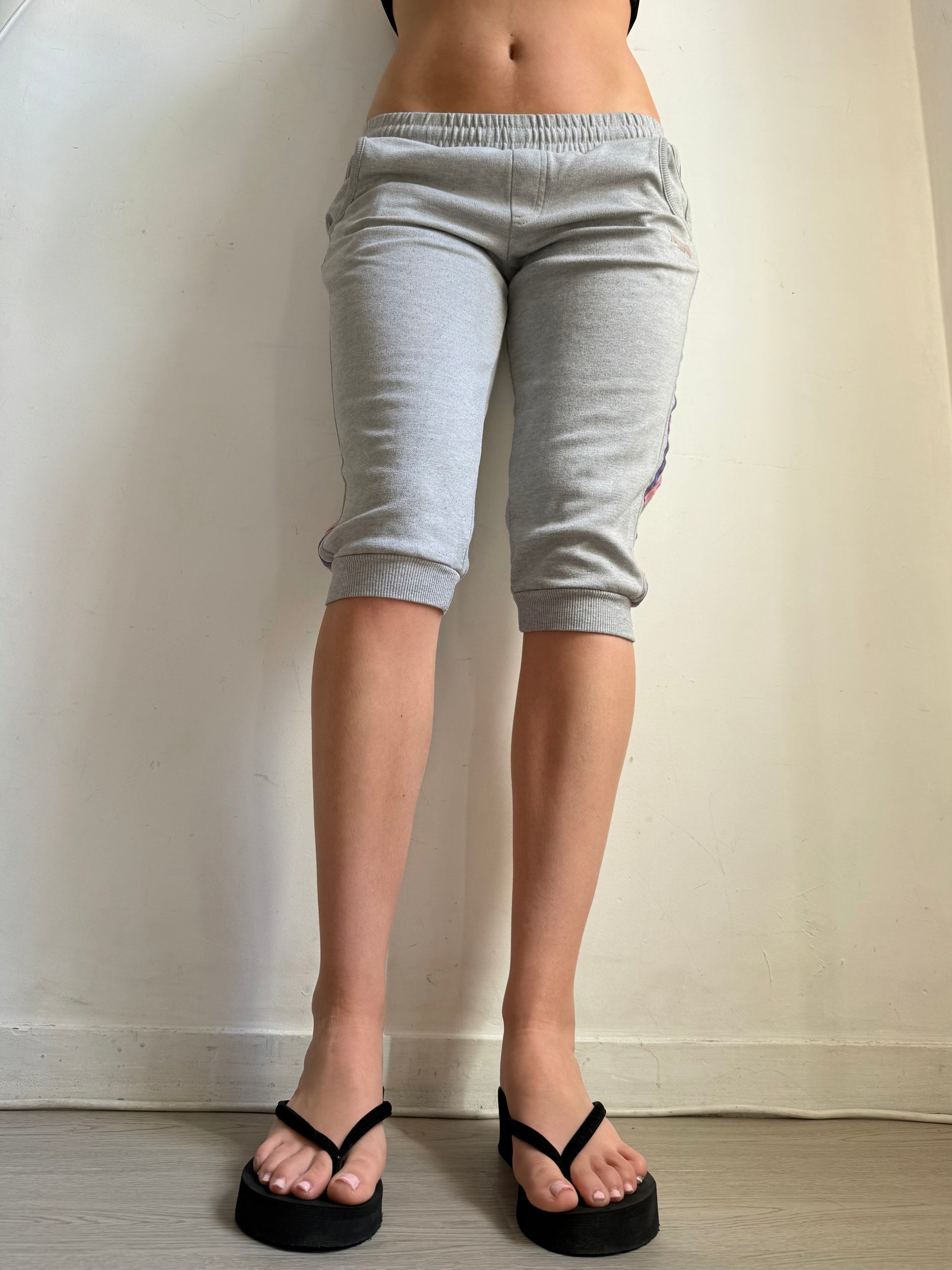 Grey low rise activewear capri pants (XS/S)