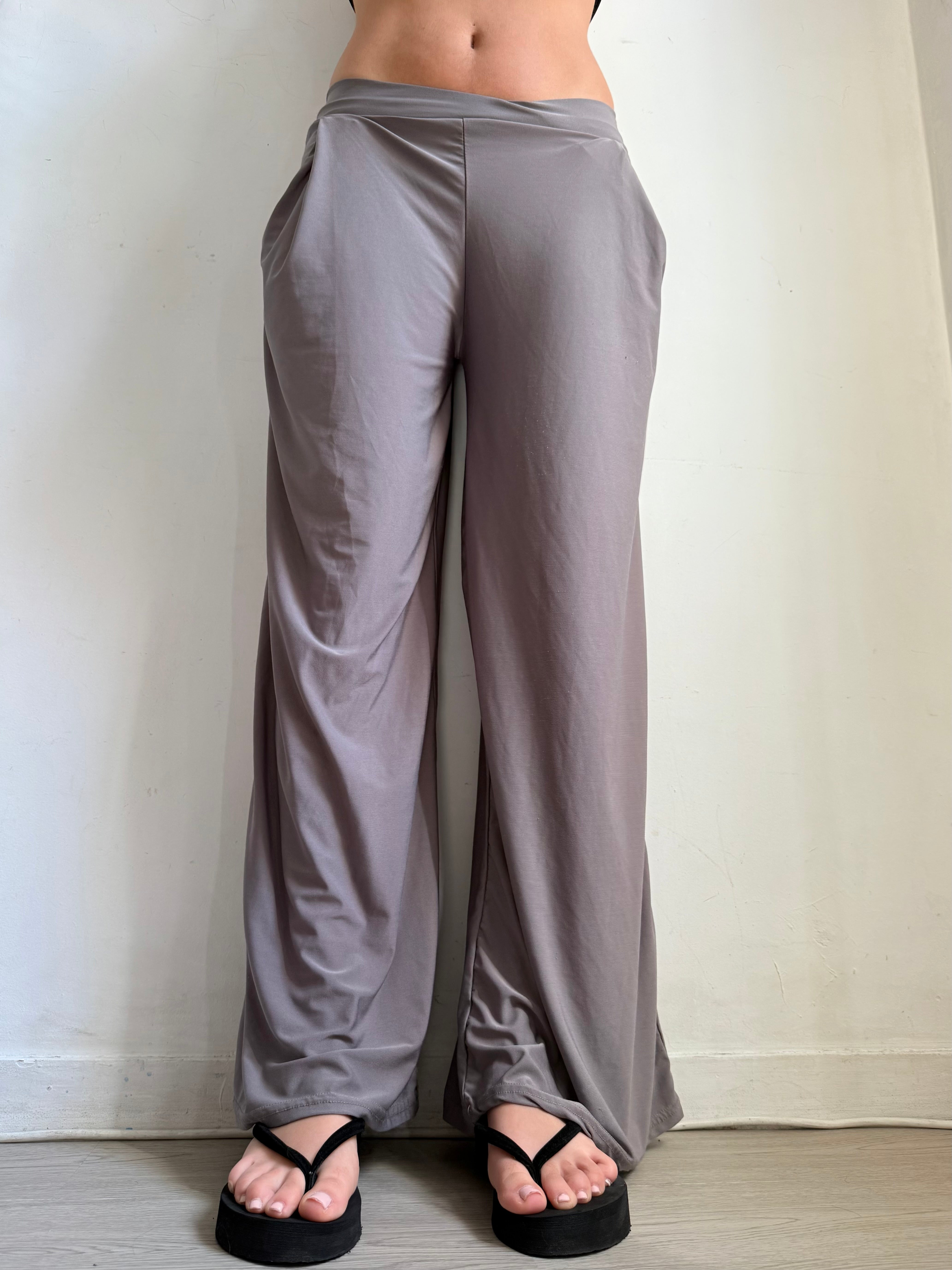 Khaki activewear low rise baggy pants (L)