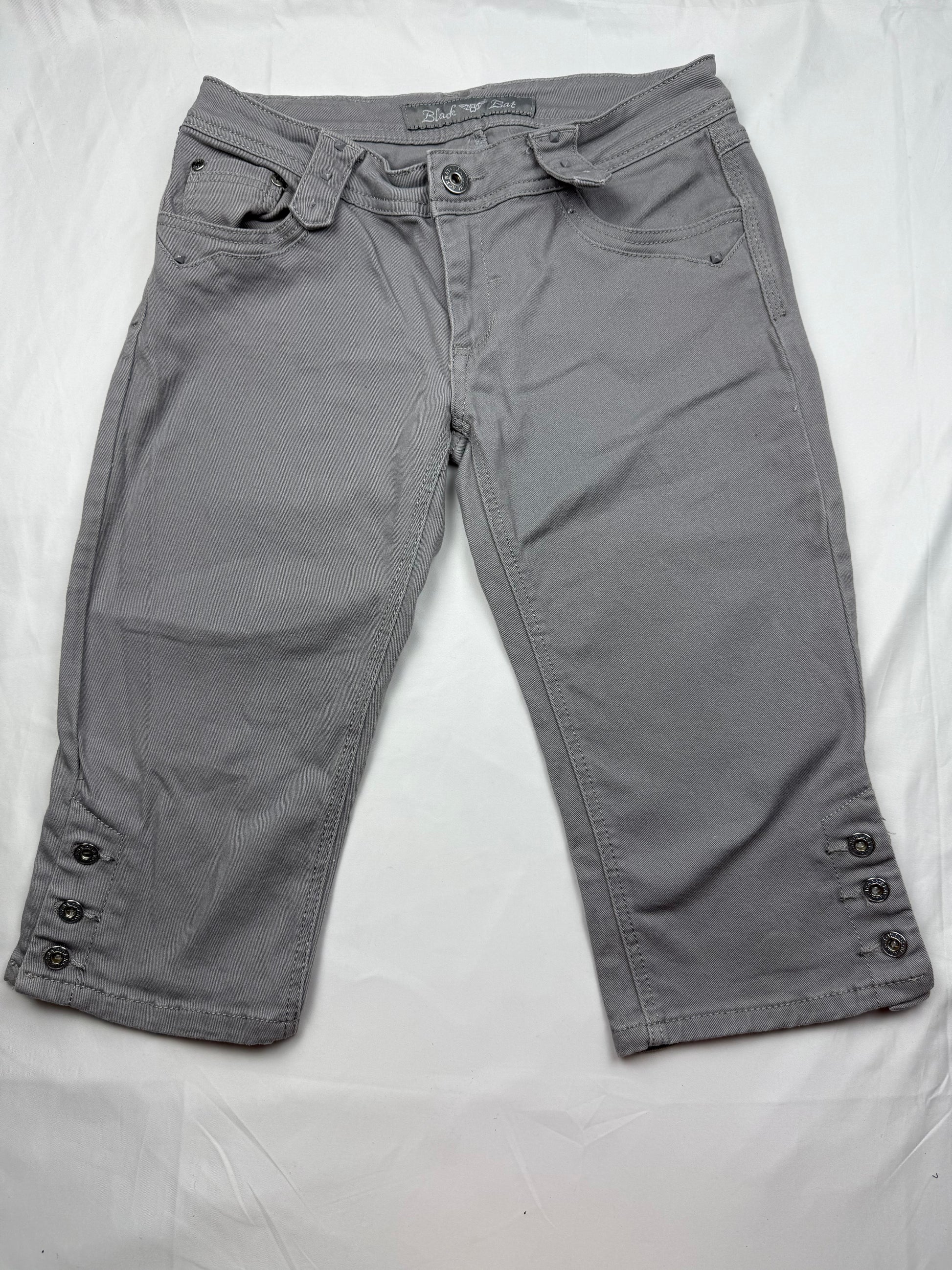 Low rise denim grey capri pants (S)