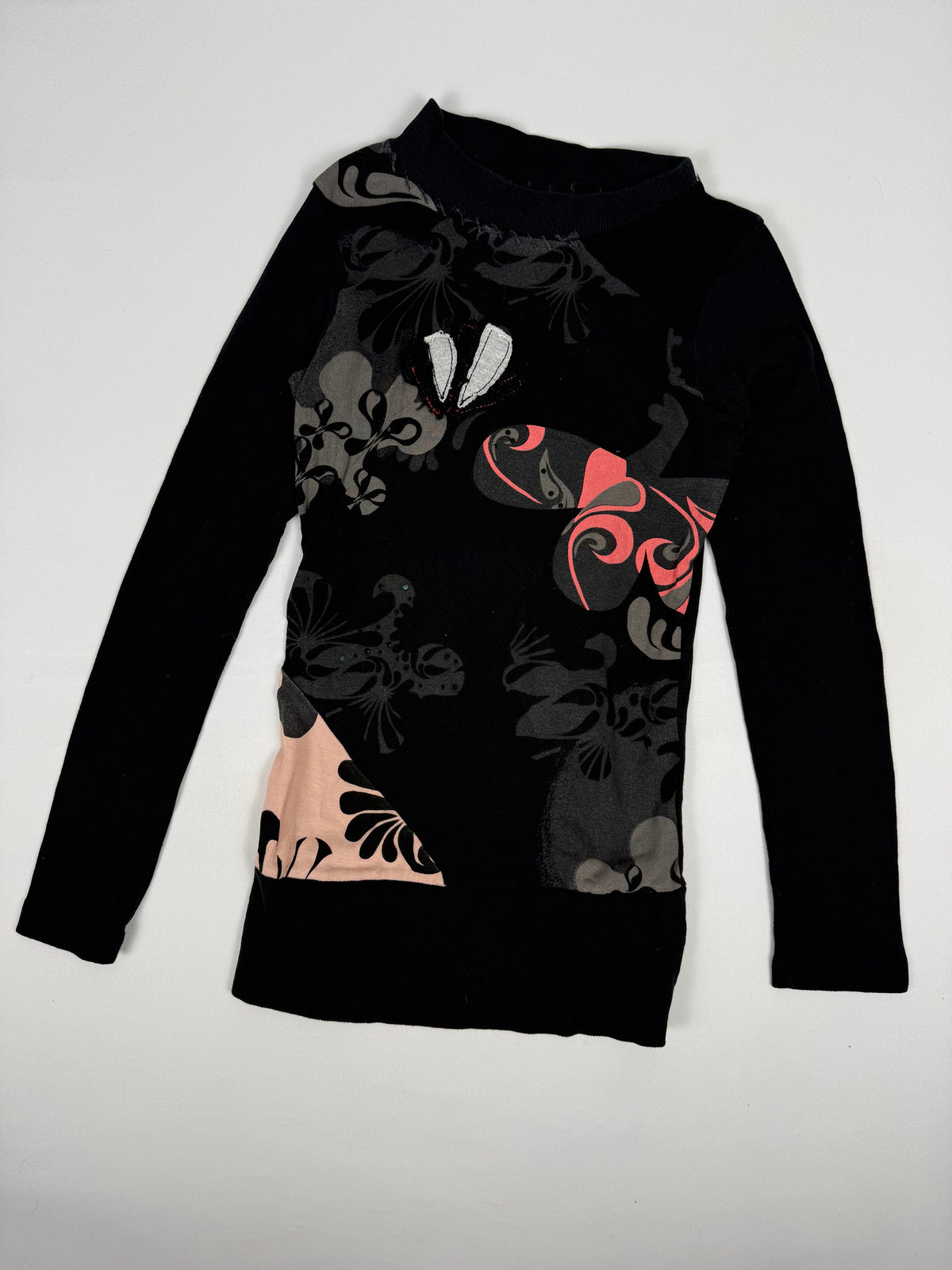Black graphic long sleeves top (S)