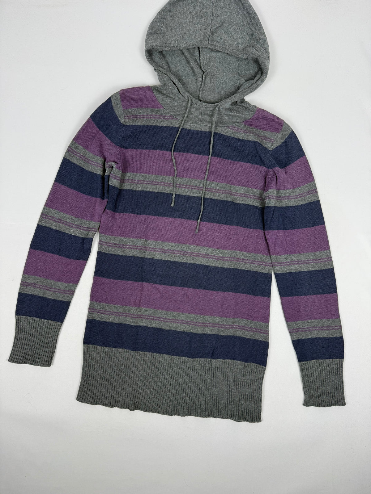 Mini-robe en maille grise à manches courtes avec nouage (S)