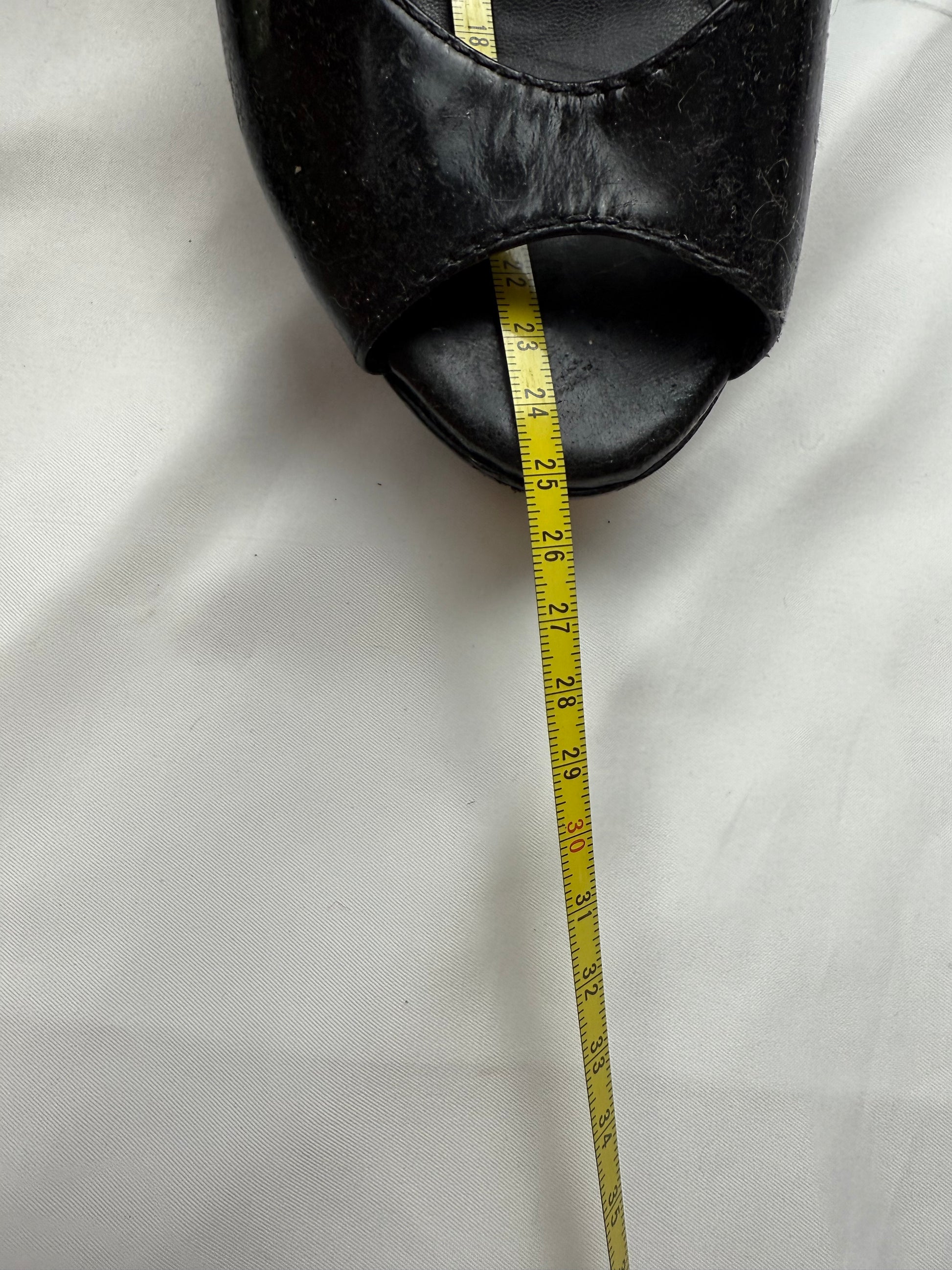 Black leather FF logo heels (37.5)