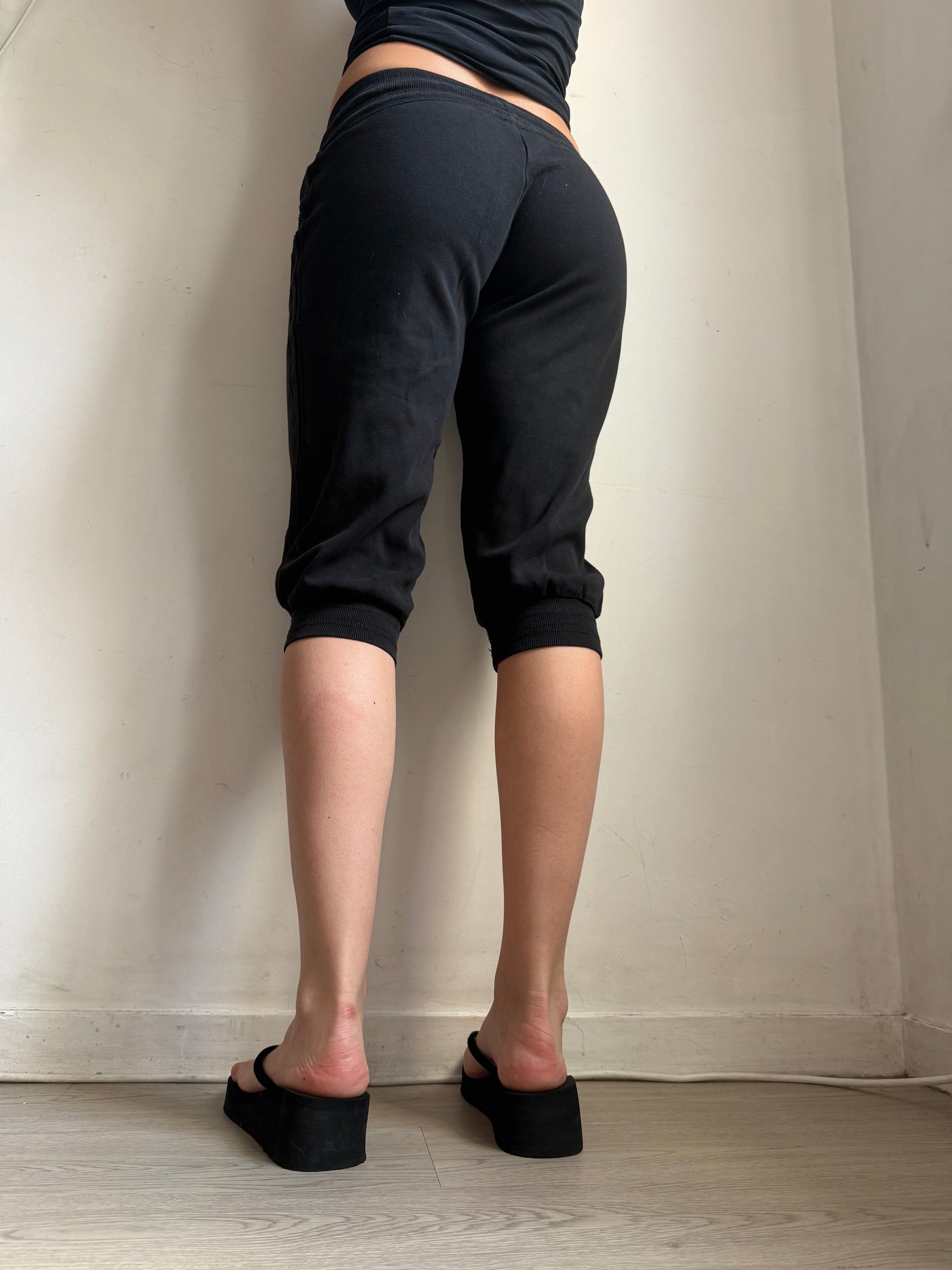 Black activewear capri pants (S)