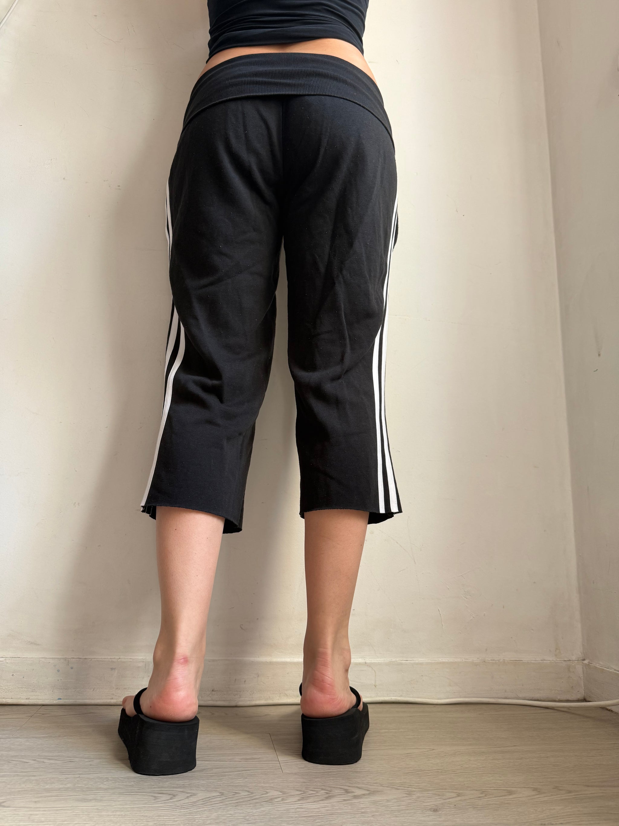 Black & white activewear capri pants (M)