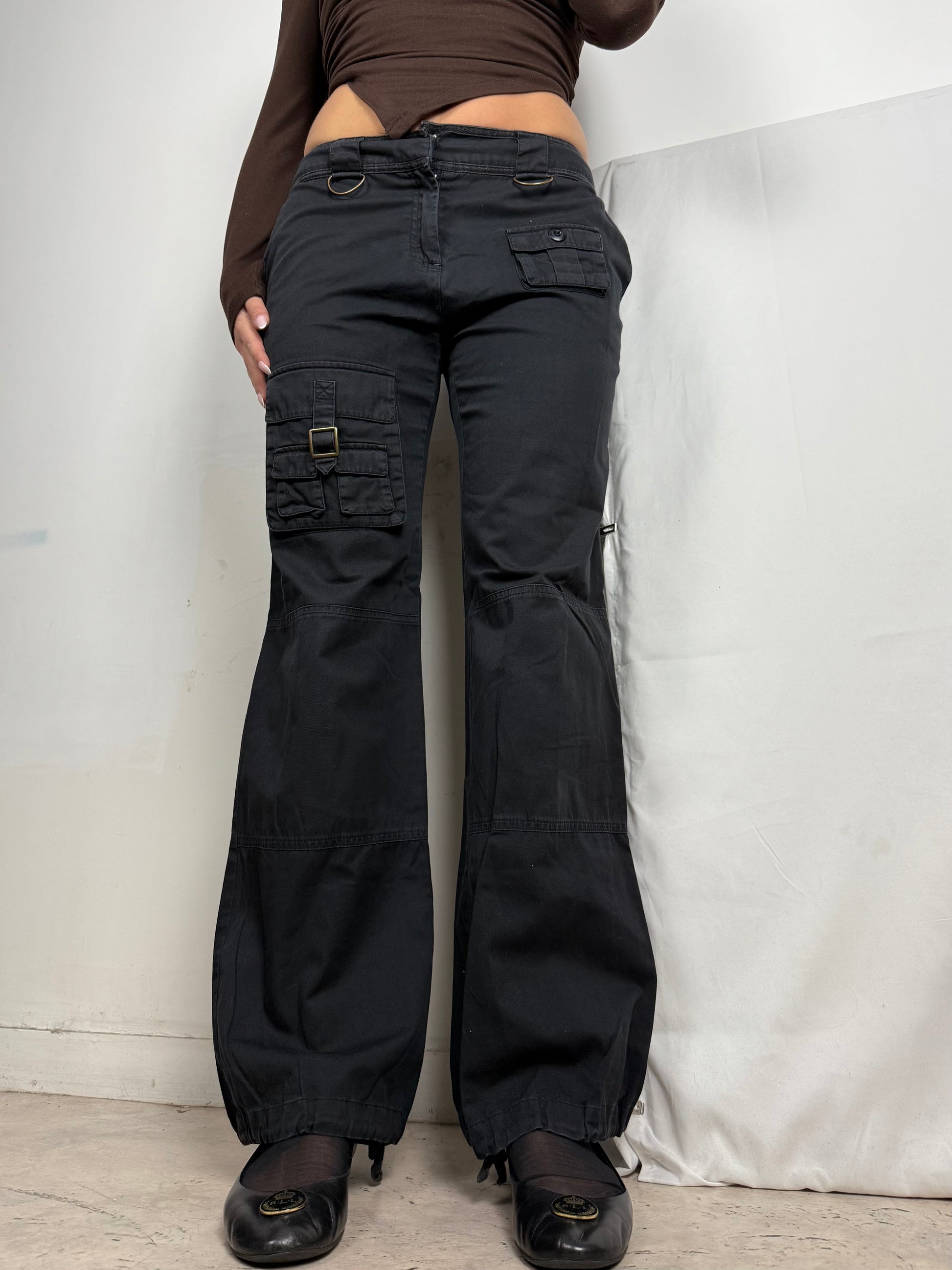 Black cargo low rise baggy pants (S)