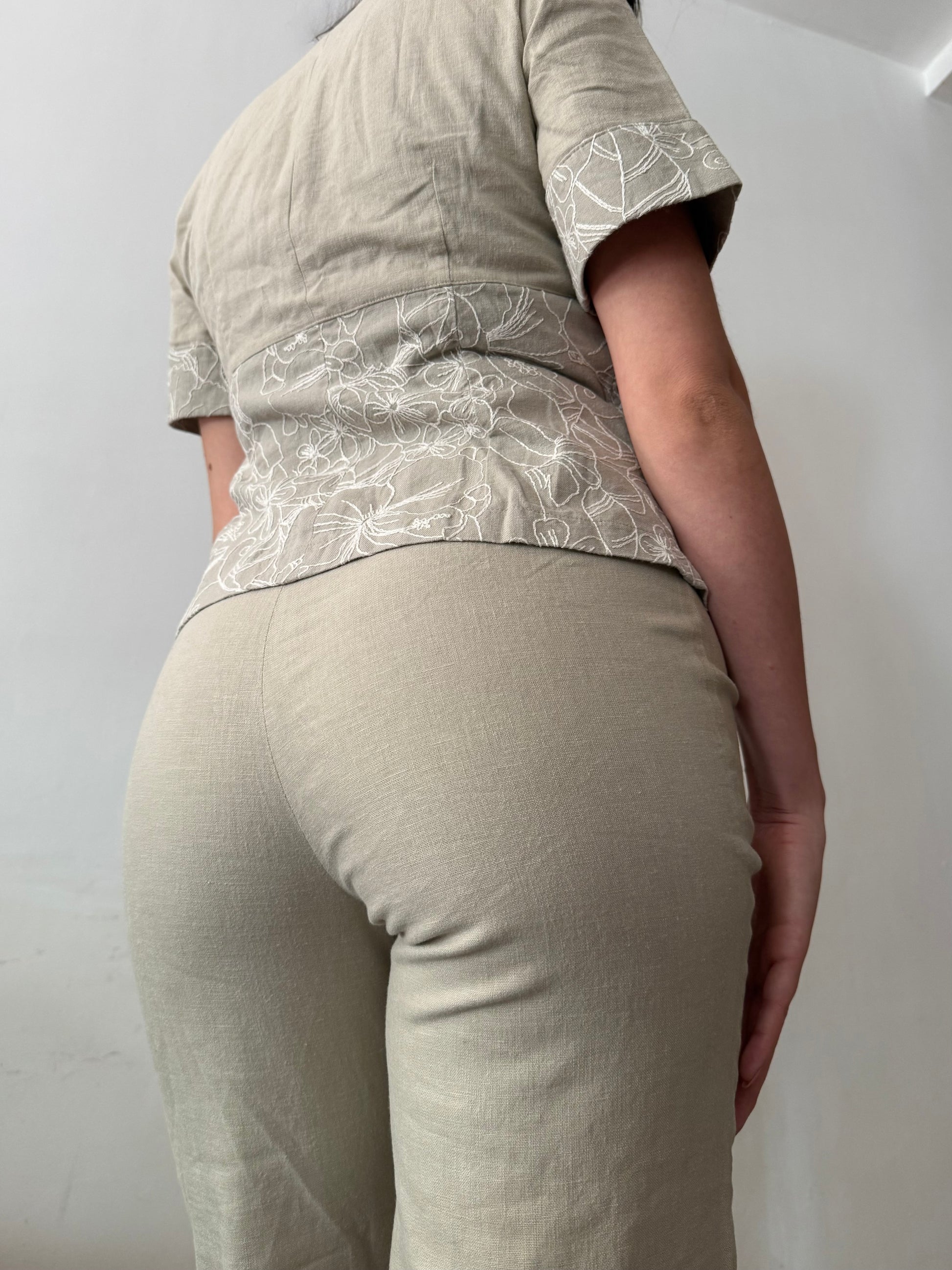 Beige zip up linen tee + capri pants set (S)